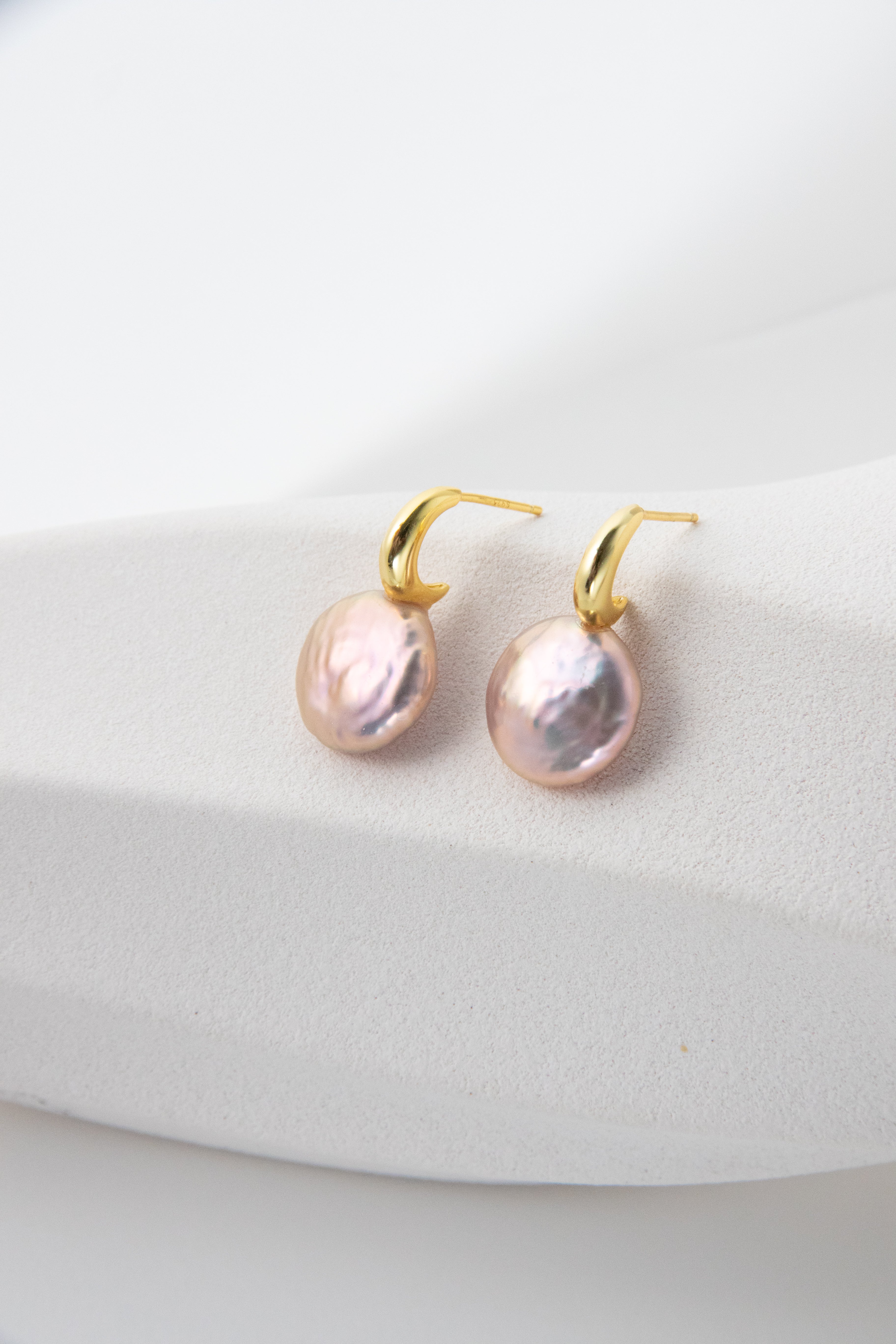 Excellent level metallic color natural freshwater button pearl ear studs-"Rose Shine"