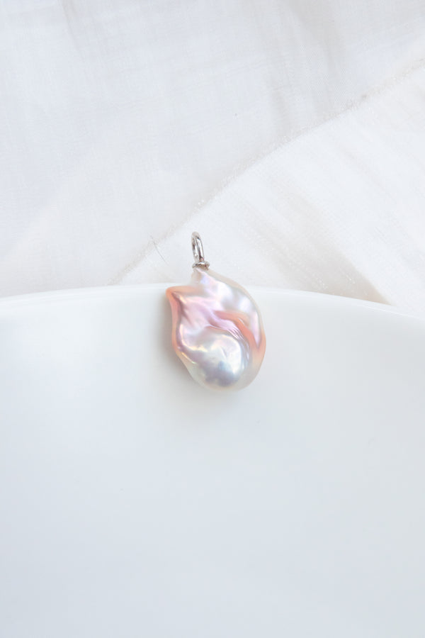Dreamy fairy pink-Natural baroque pearl pendant