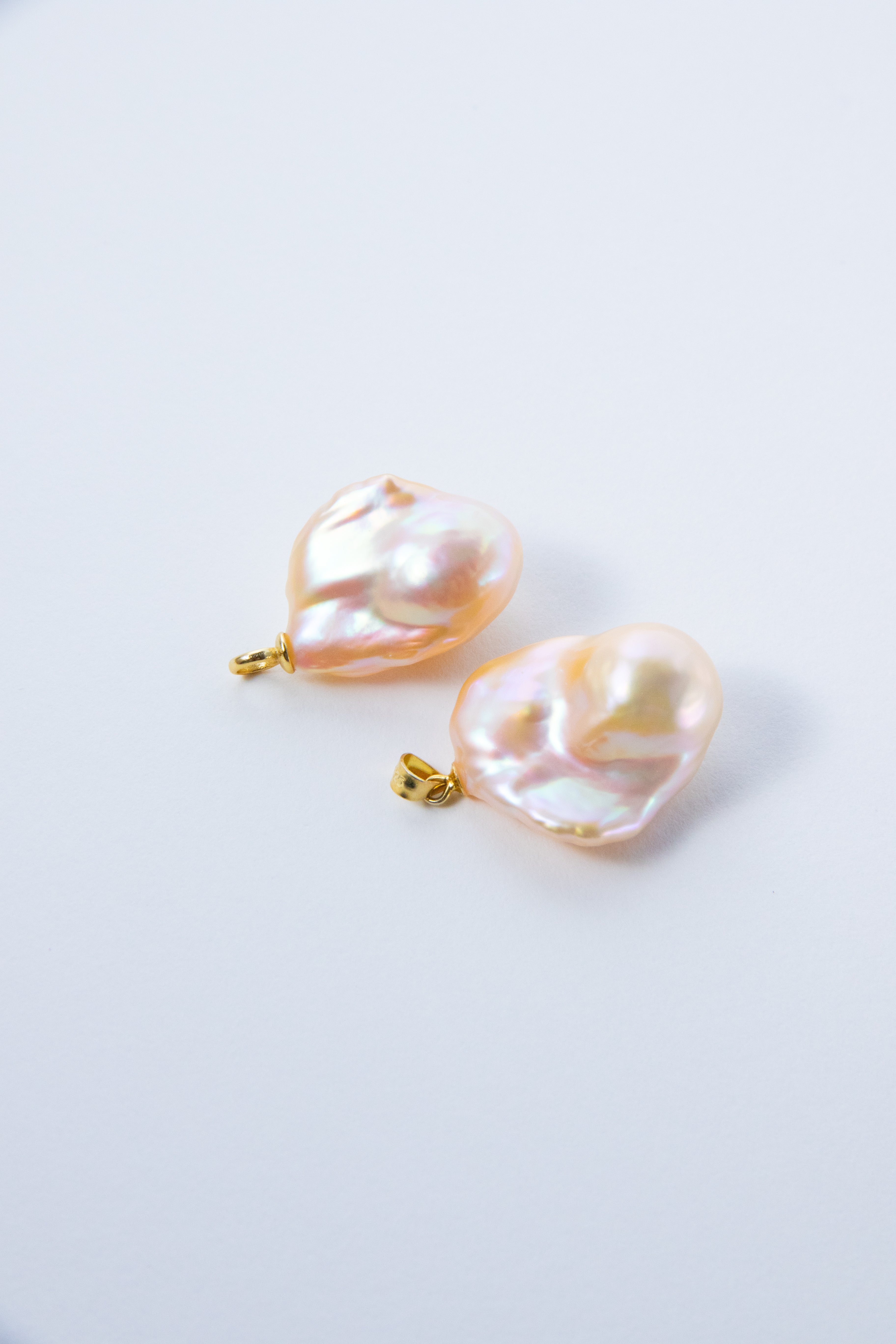 Champagne Friends-Unique natural baroque pearl pendant