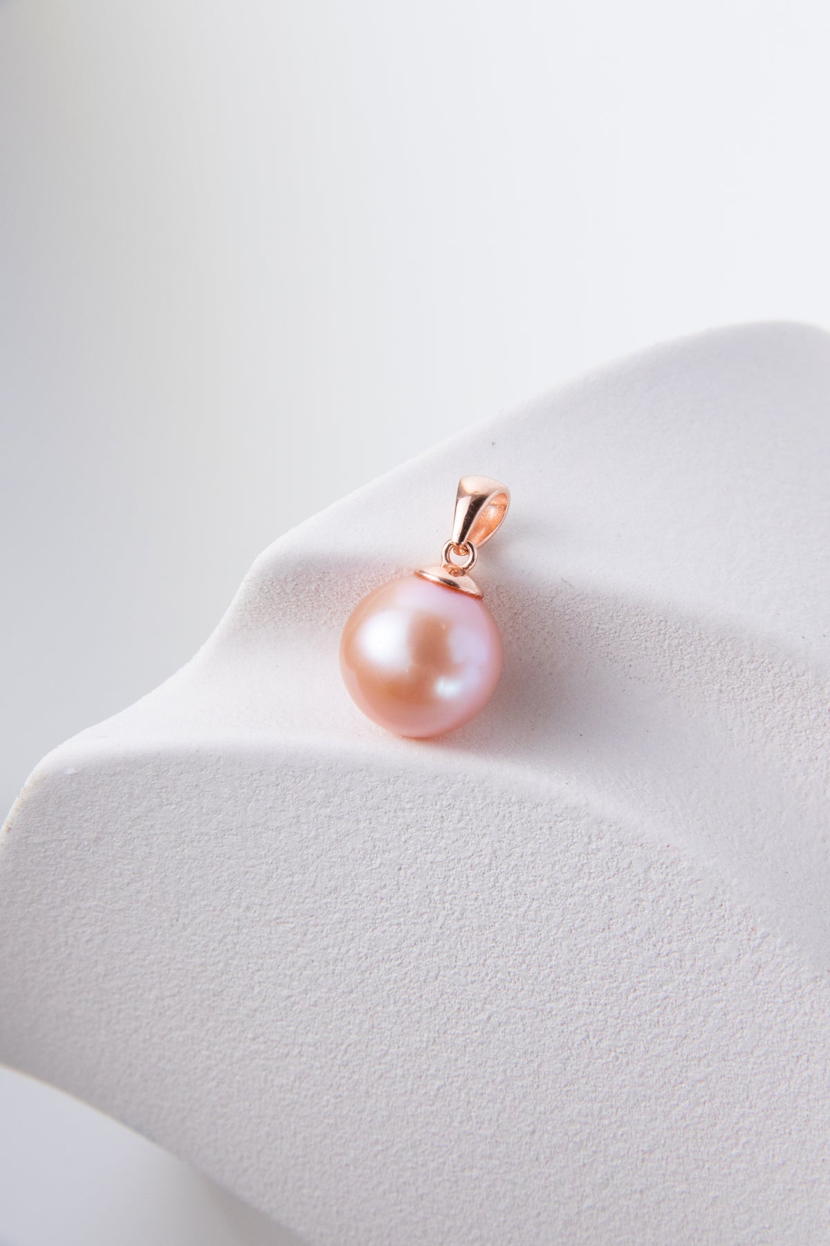 Excellent collection levle perfect round natural pink pearl-rose gold bail.