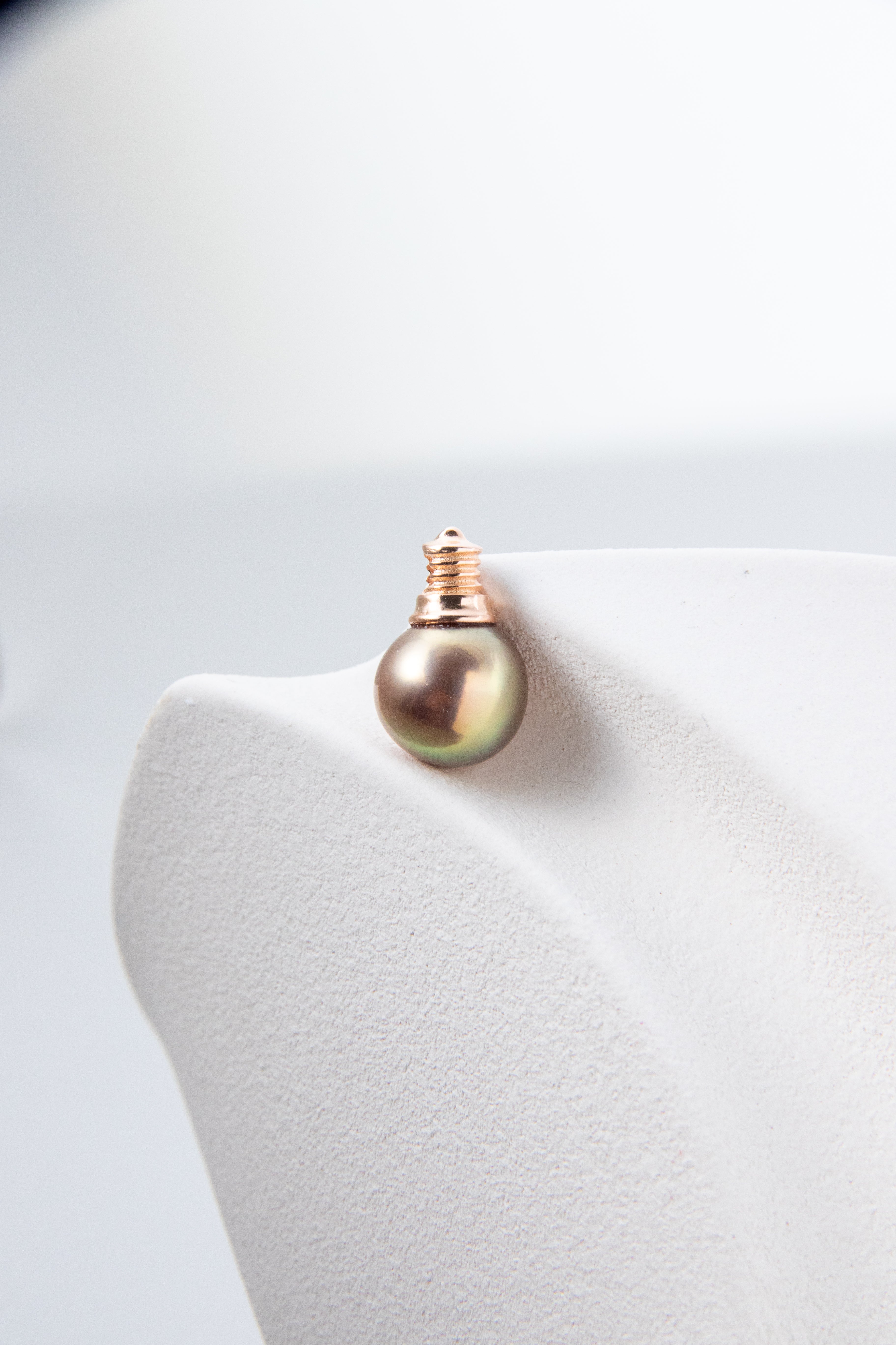 Rosegold bulb- Unique baroque pearl pendant in metallic olive green.
