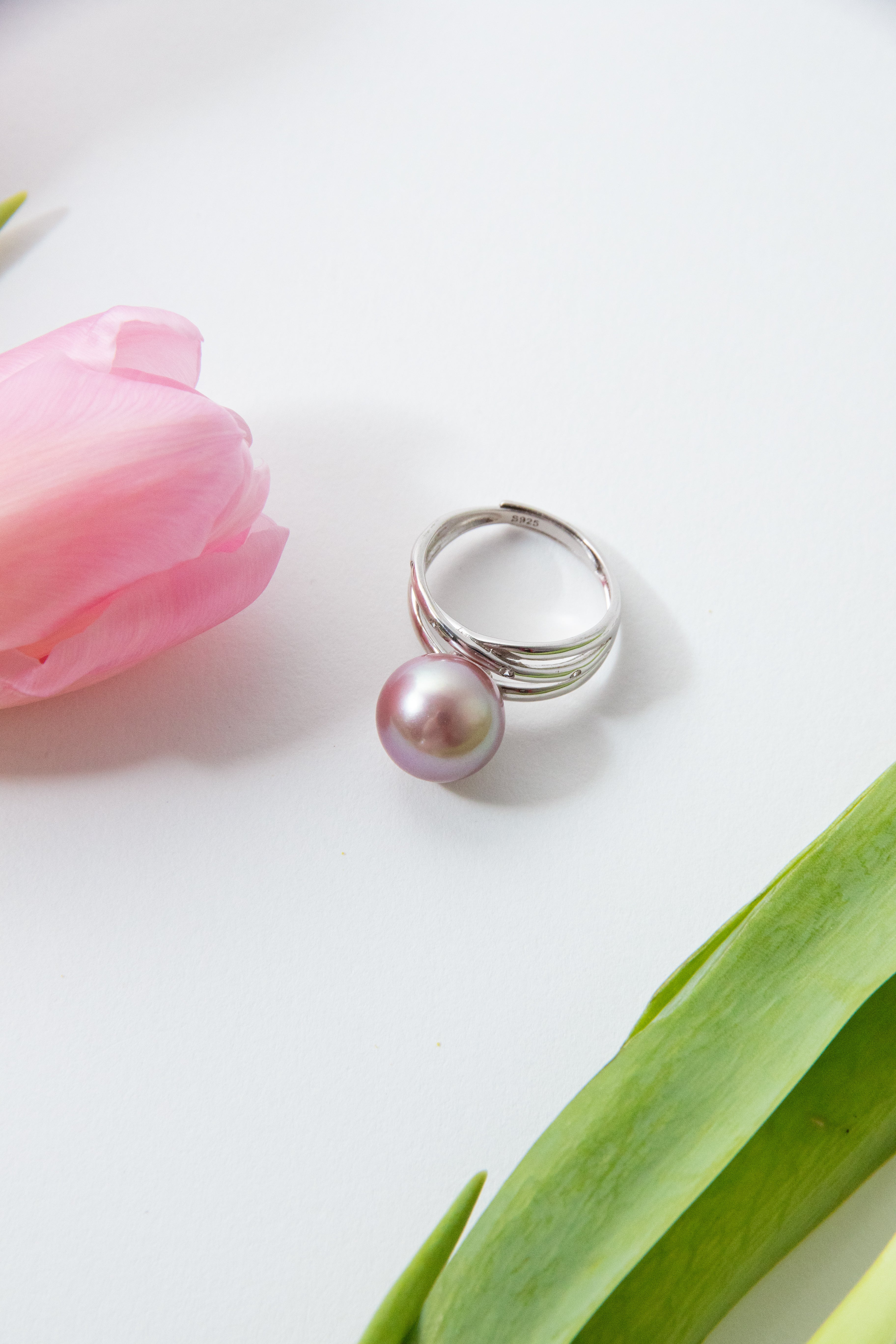 Entry level mild lavender round pearl ring-adjustable size silver ring.