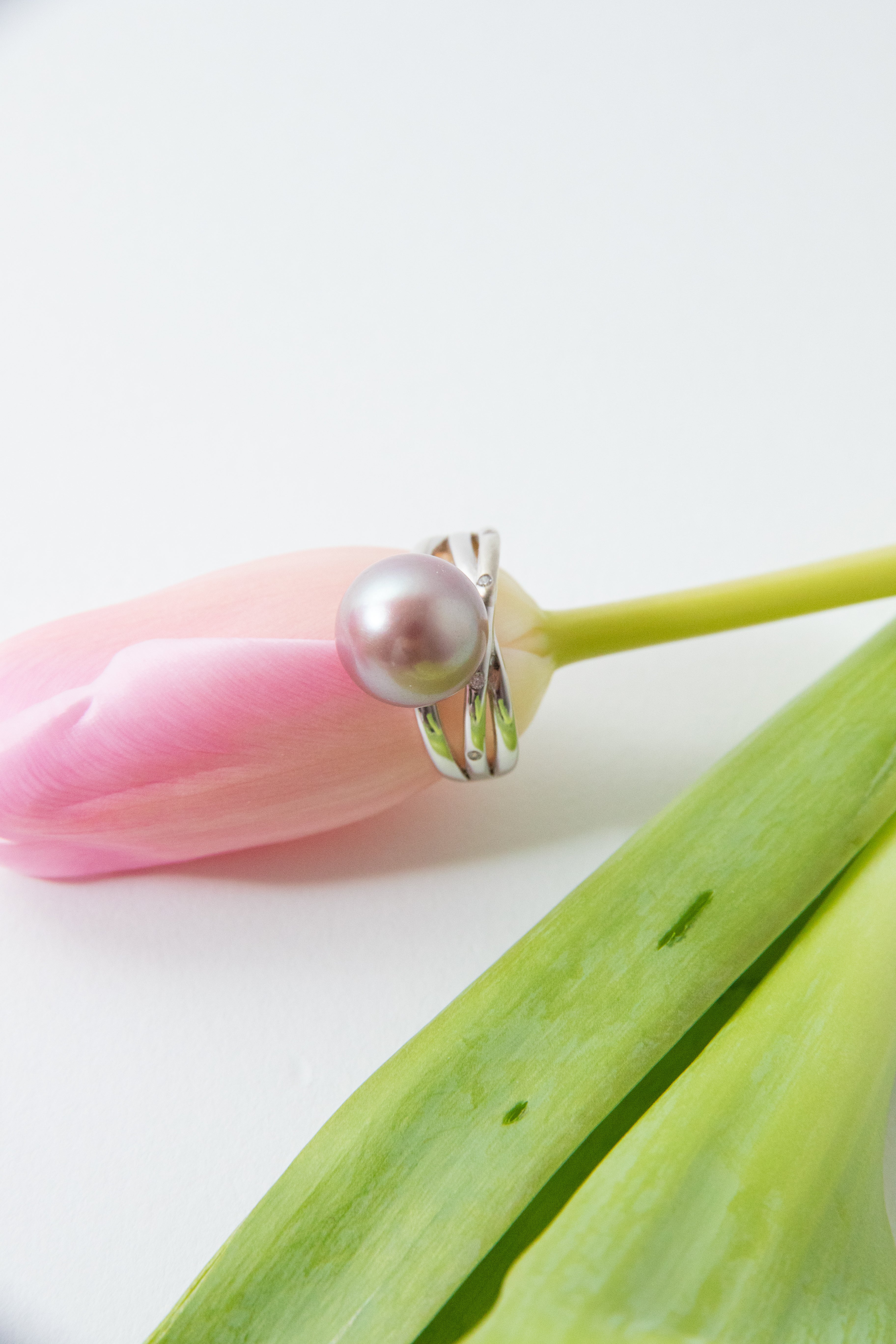 Entry level mild lavender round pearl ring-adjustable size silver ring.