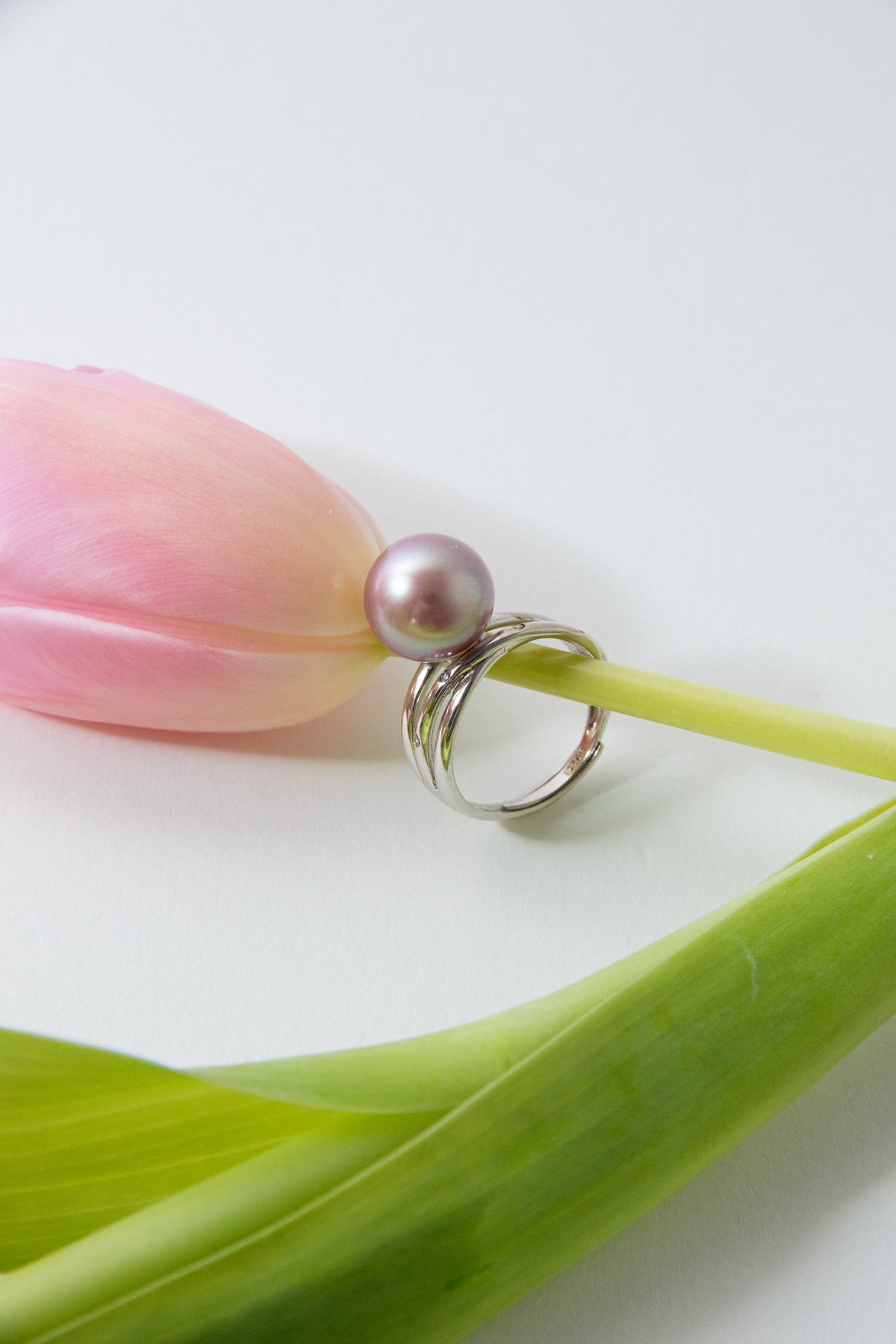 Entry level mild lavender round pearl ring-adjustable size silver ring.