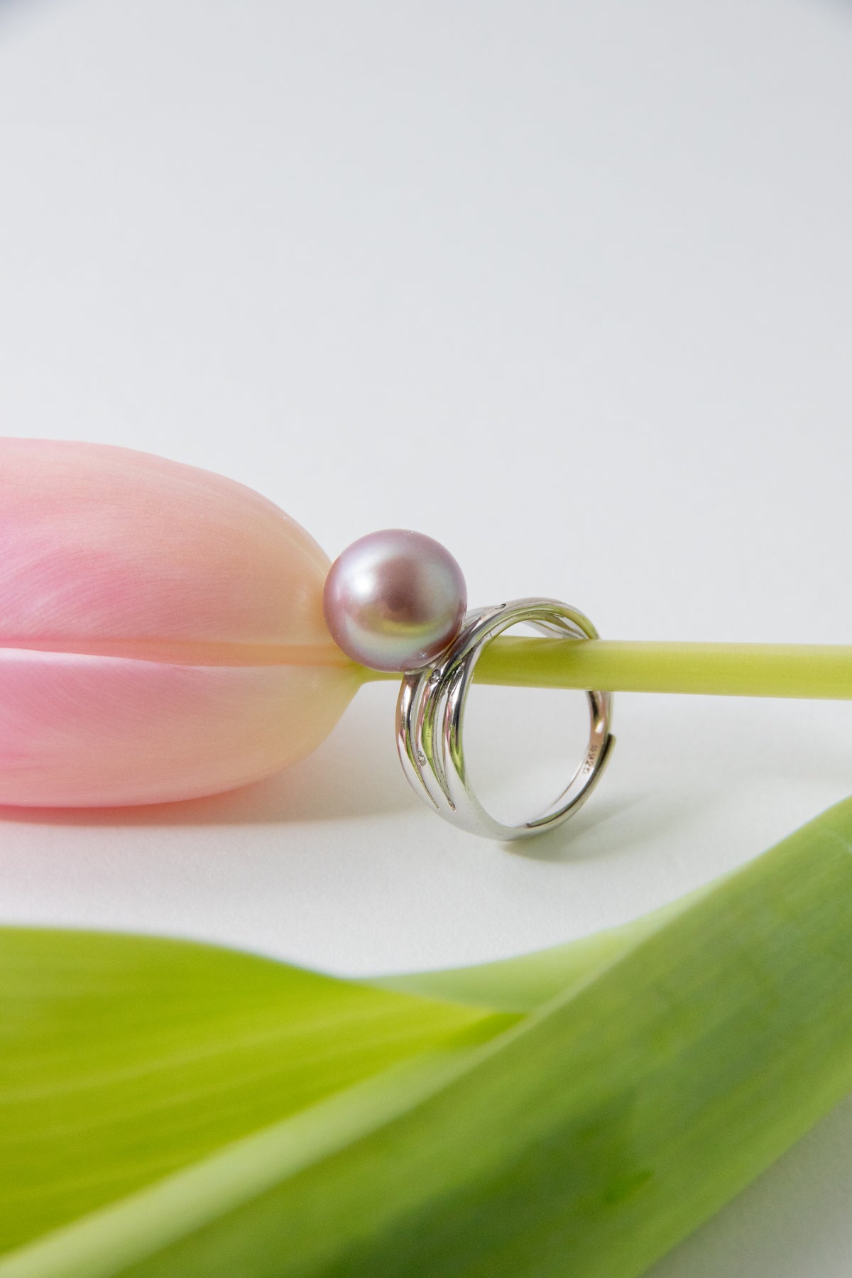 Entry level mild lavender round pearl ring-adjustable size silver ring.