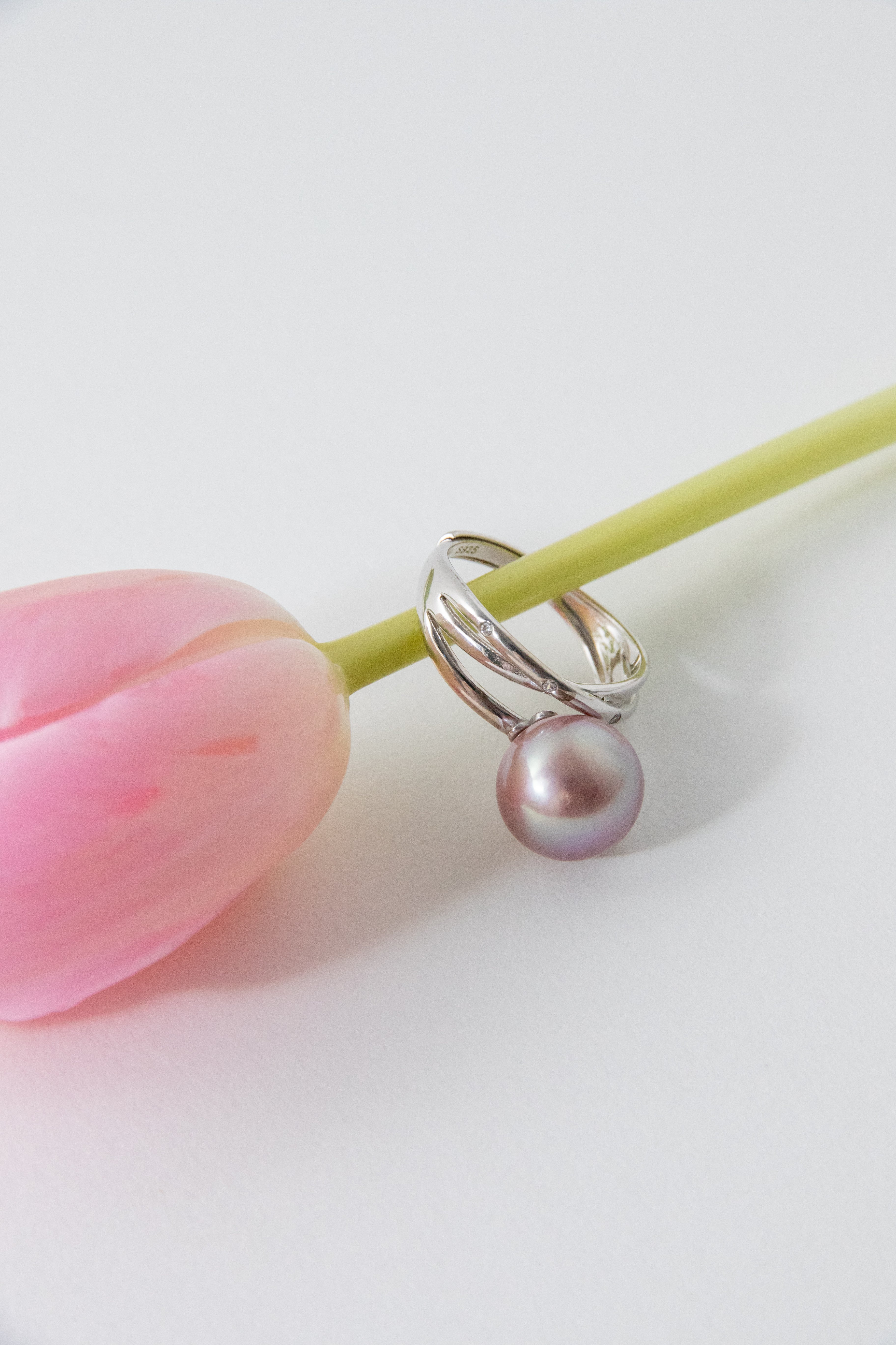 Entry level mild lavender round pearl ring-adjustable size silver ring.