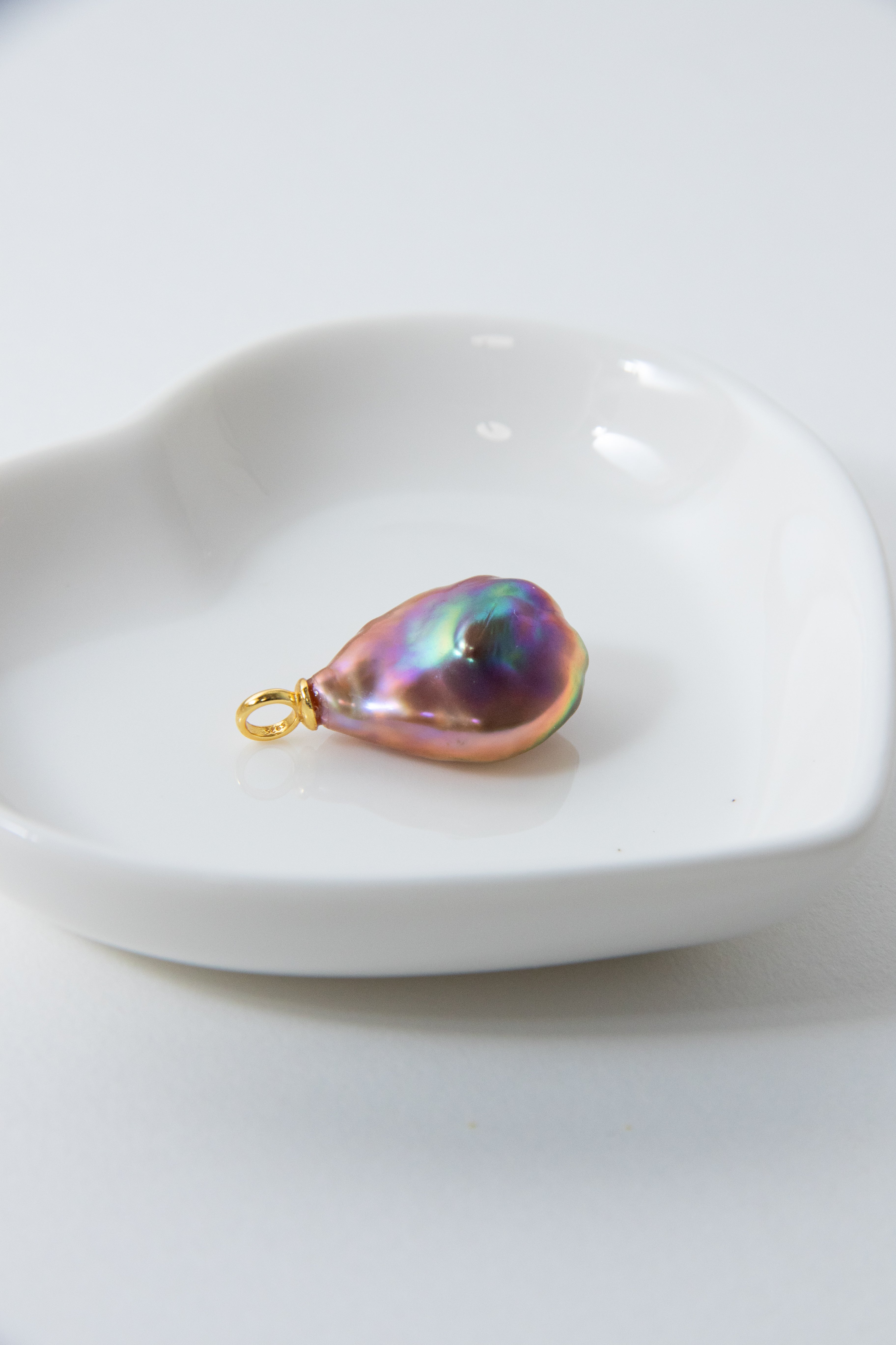 Brown cocoa aurora-Unique nucleated flat teardrop pearl pendant