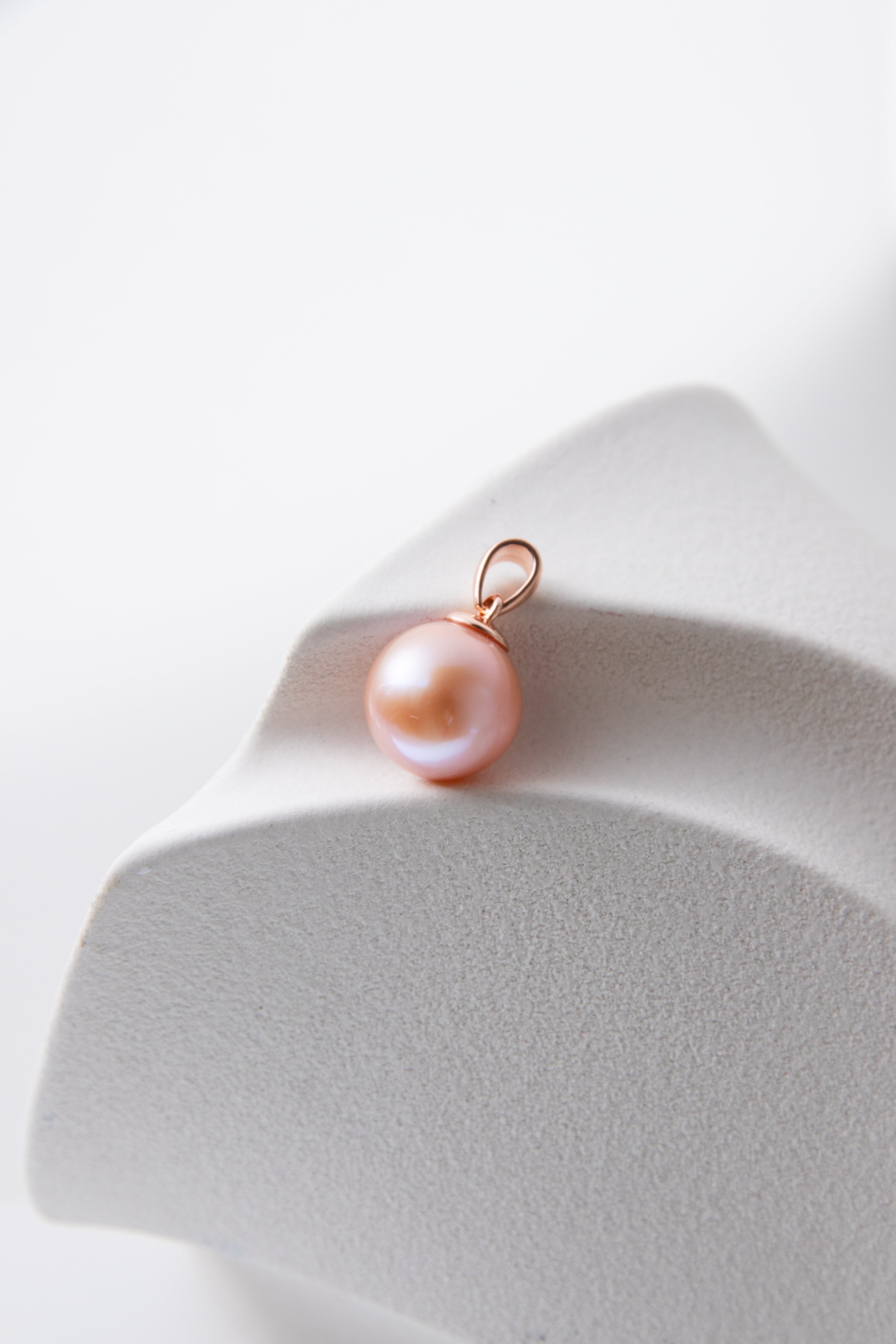 Excellent collection levle perfect round natural pink pearl-rose gold bail.