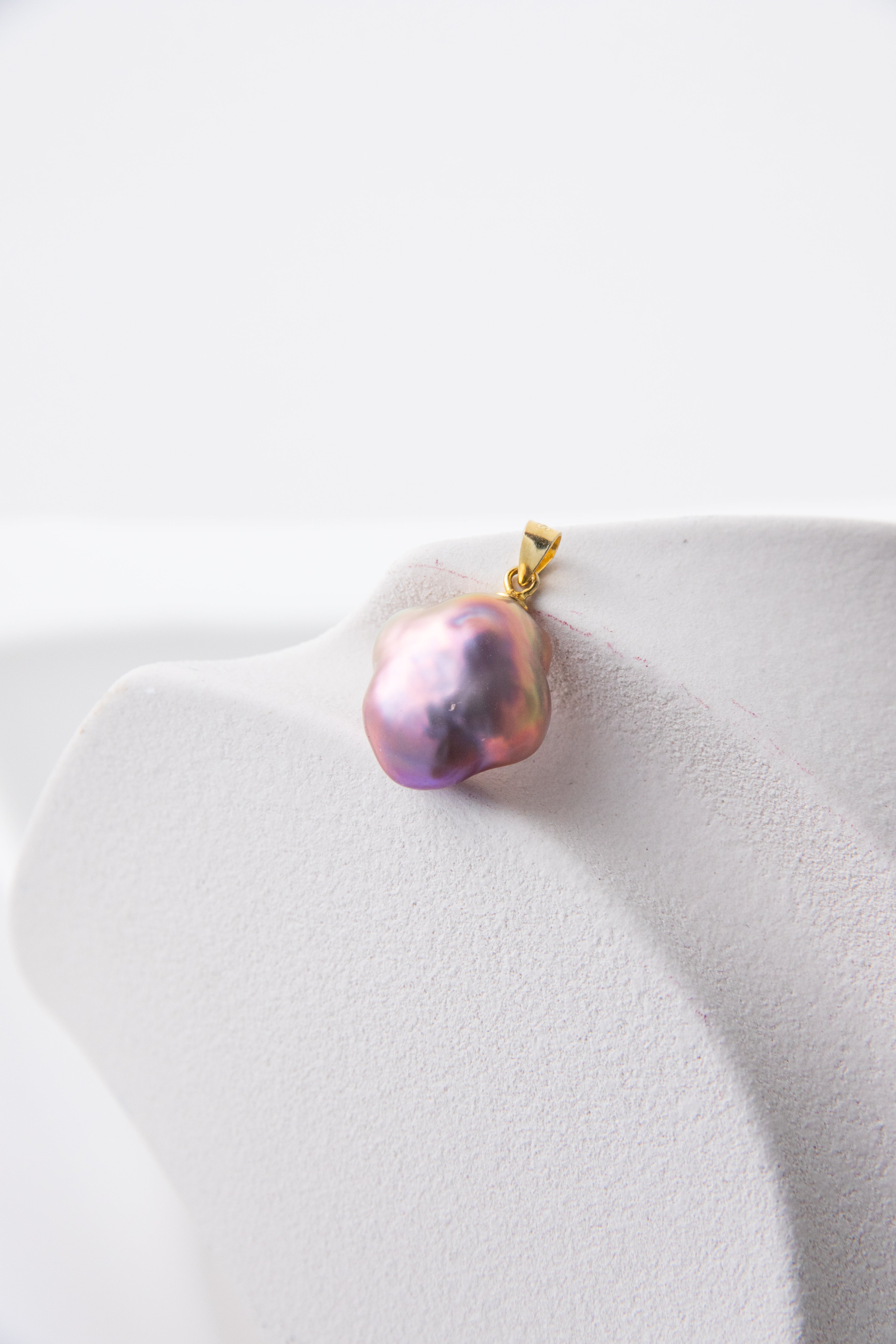 strawberry Rose clover-Unique flawless clover pearl pendant