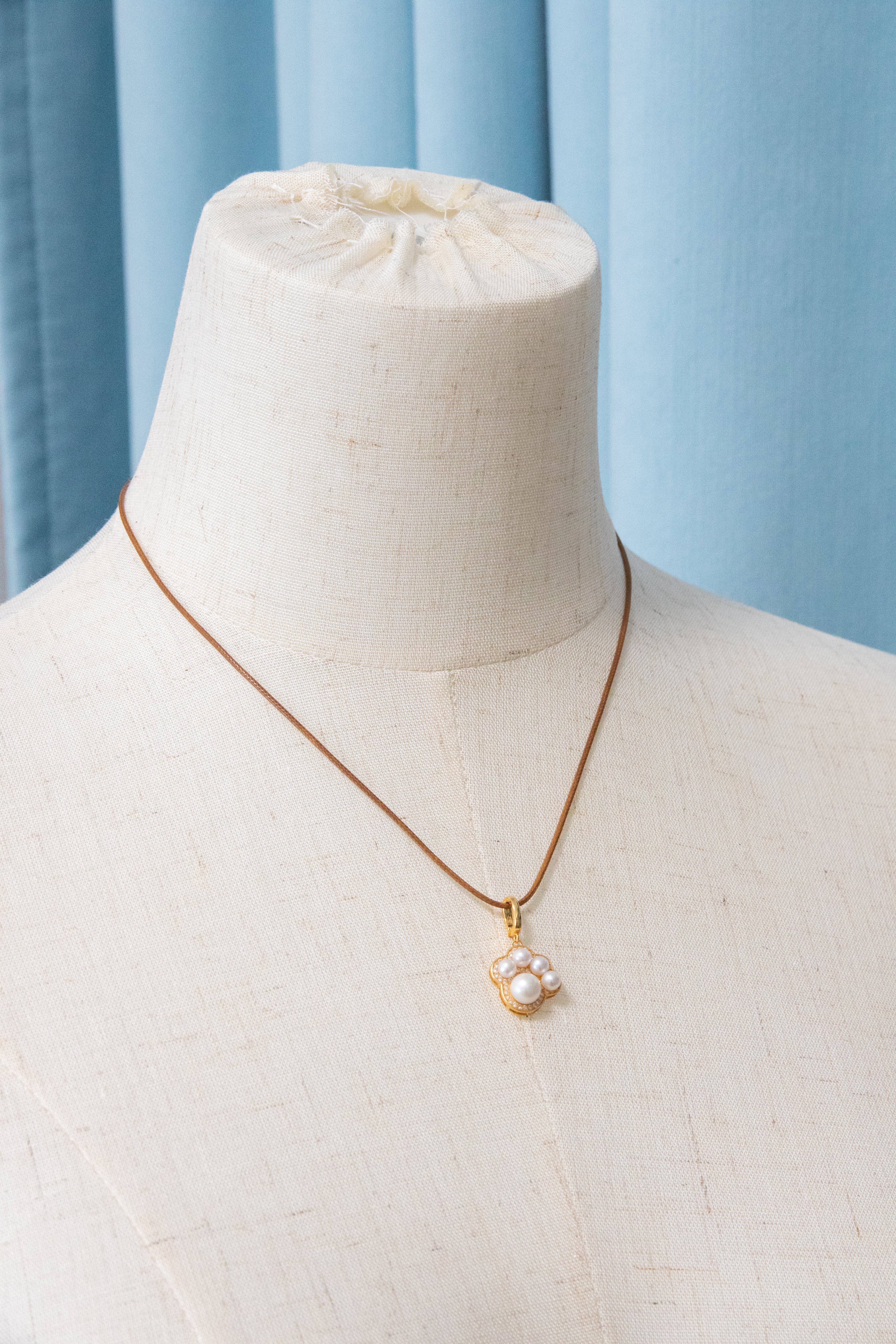 cat paw pearl pendant