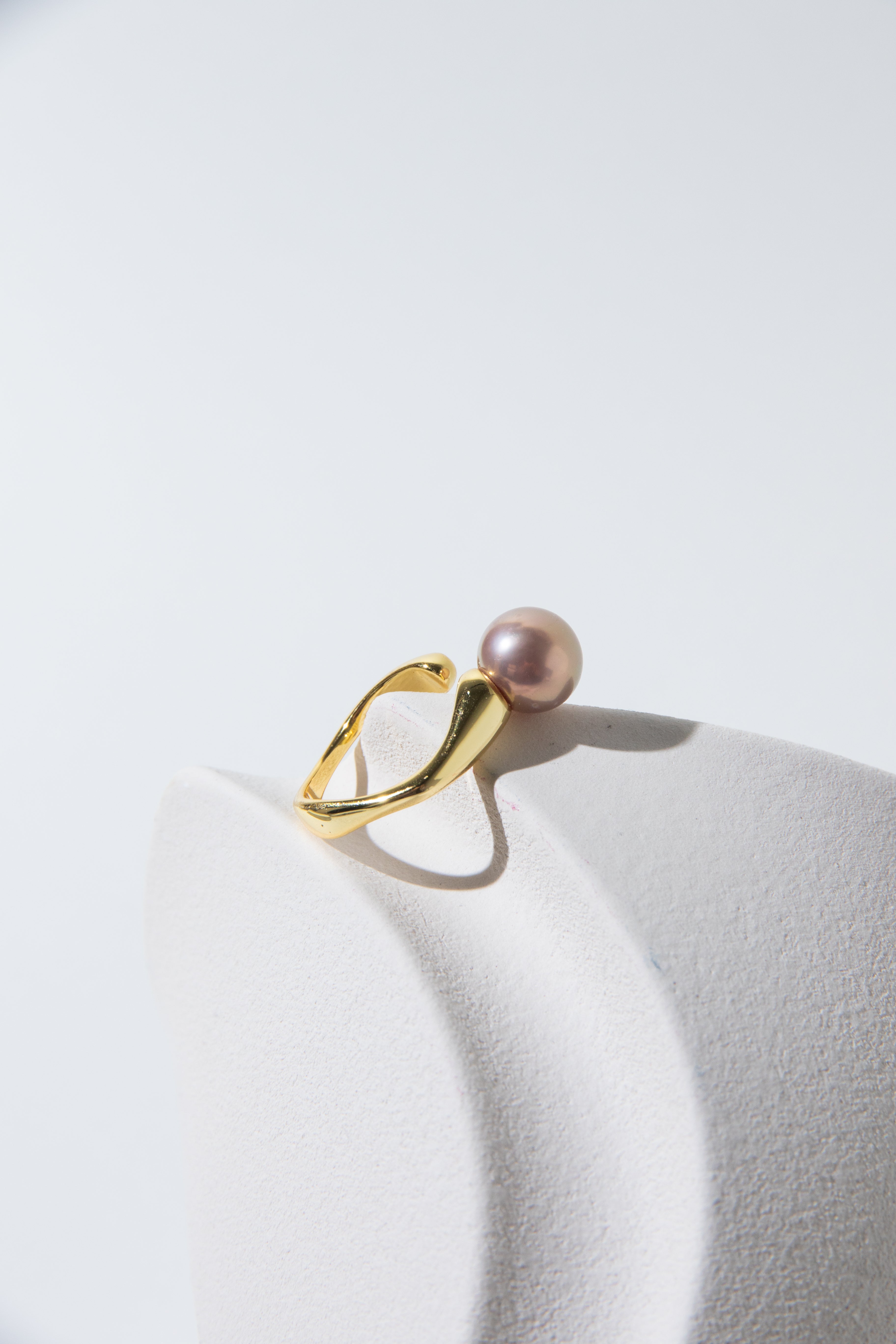 Excellent level light brown strong metallic pearl ring-10mm