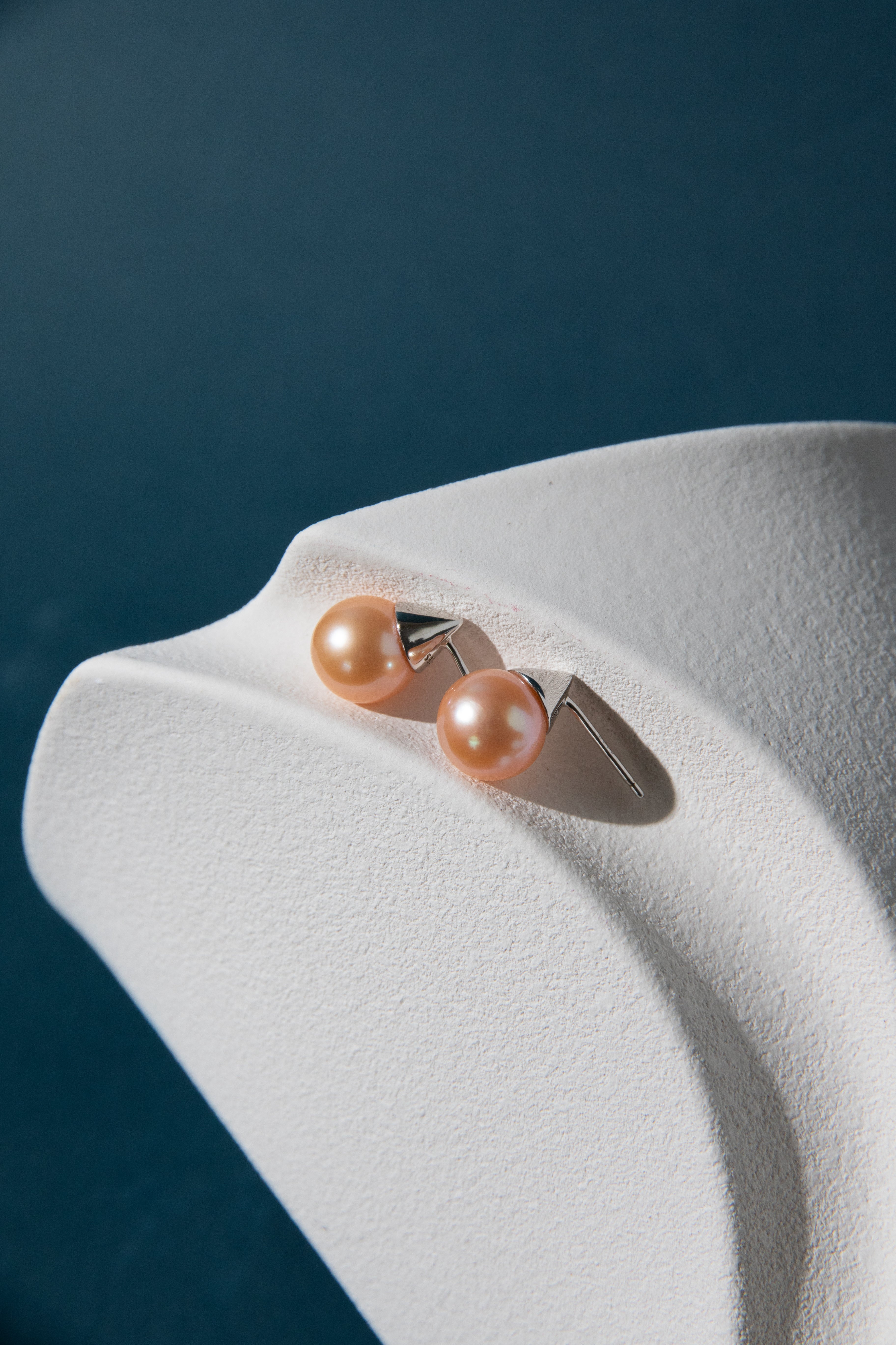 vivid natural orange round pearl with silver ear studs
