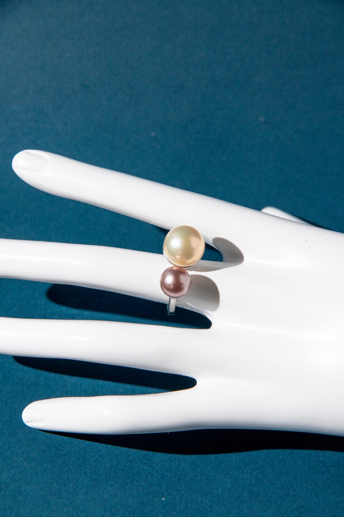 double pearl ring-smooth contrast
