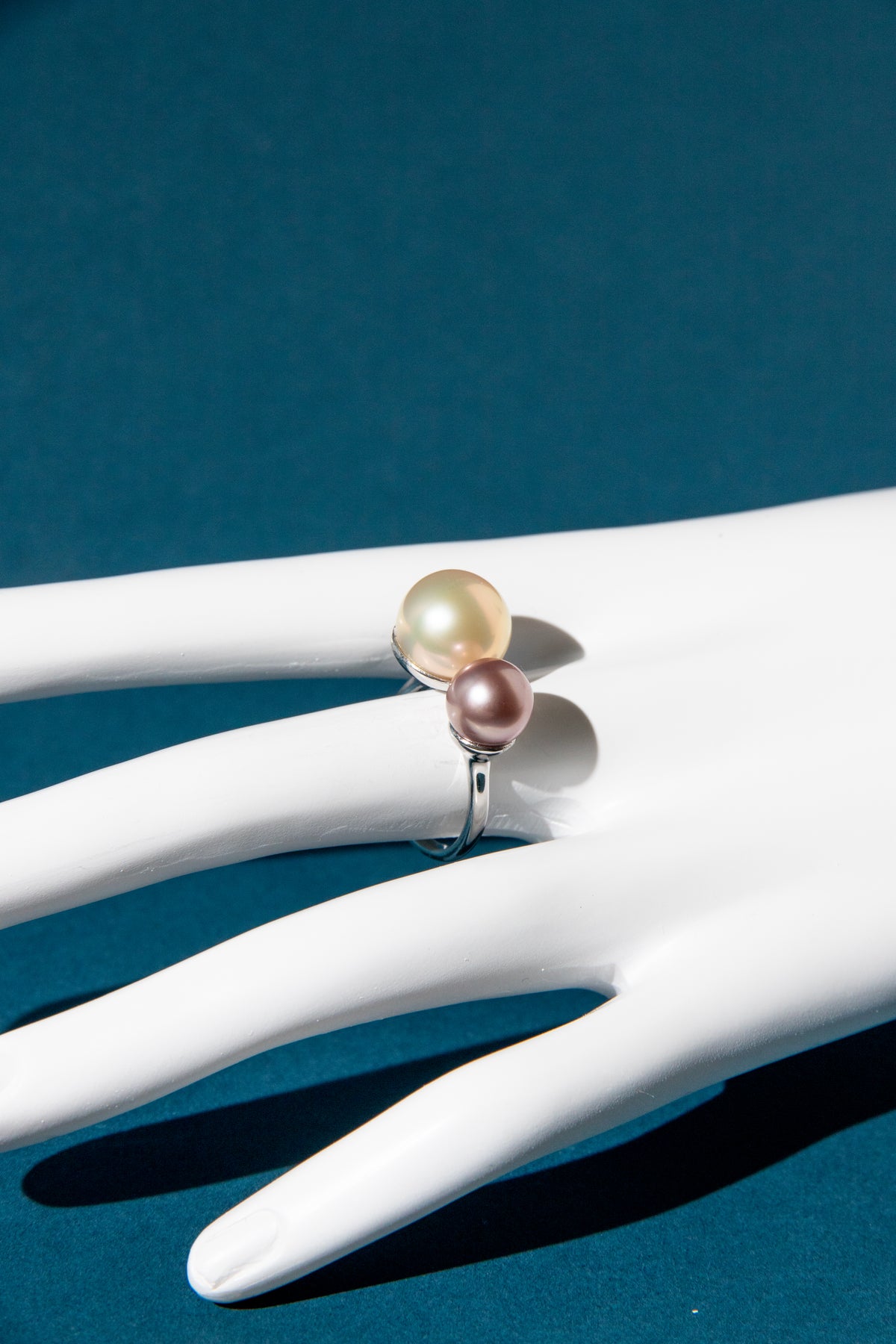 double pearl ring-smooth contrast