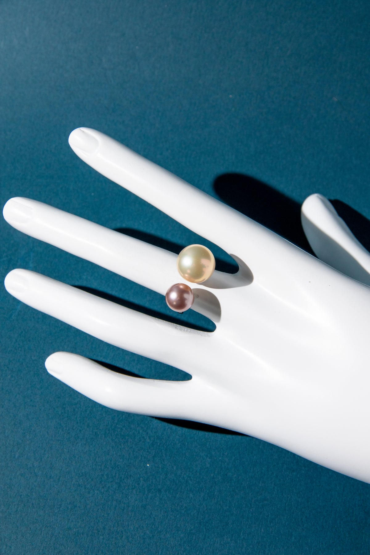 double pearl ring-smooth contrast