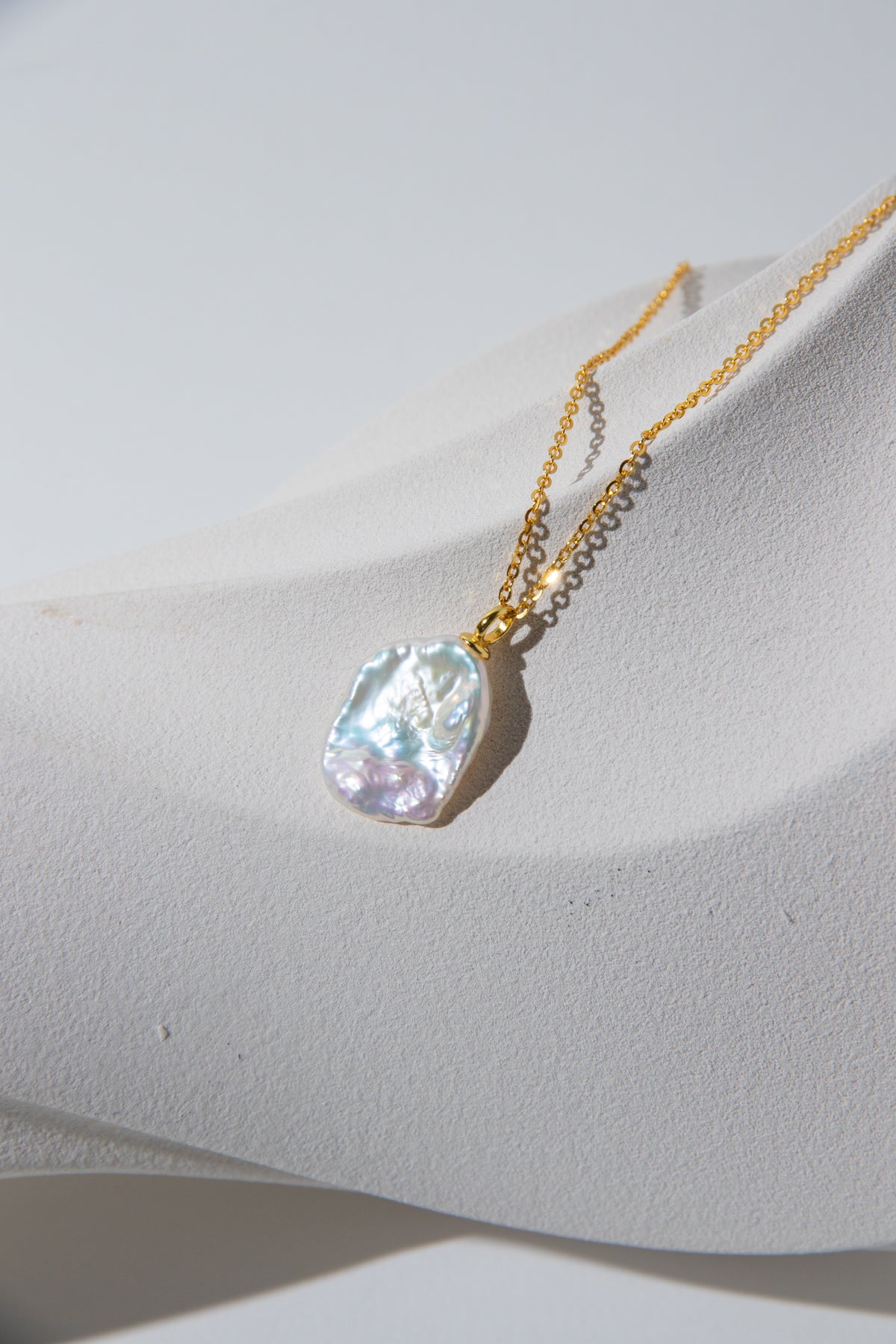 shiny white petal pearl necklace-gold plated silver chain