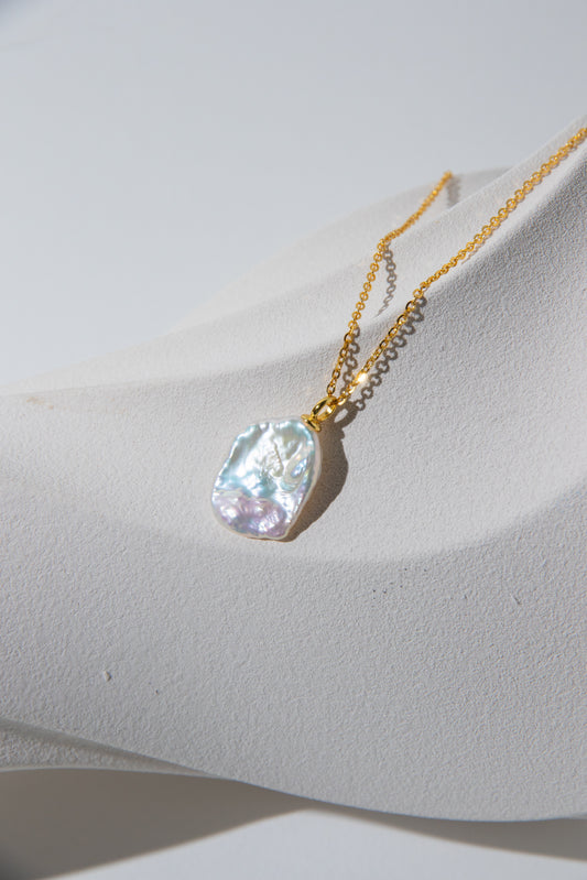 shiny white petal pearl necklace-gold plated silver chain