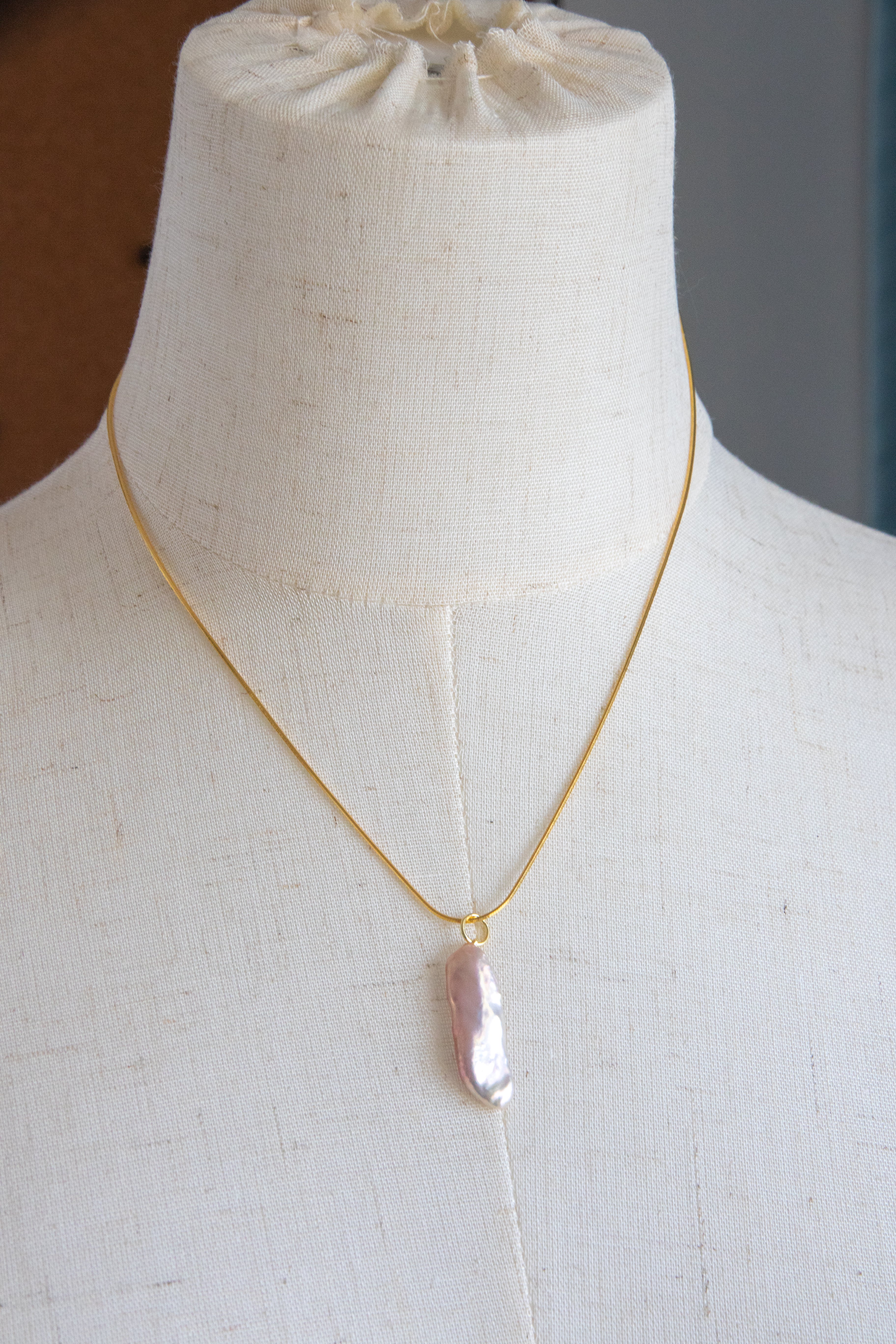 excellent level super metallic light golden+pink seedless pearl set.