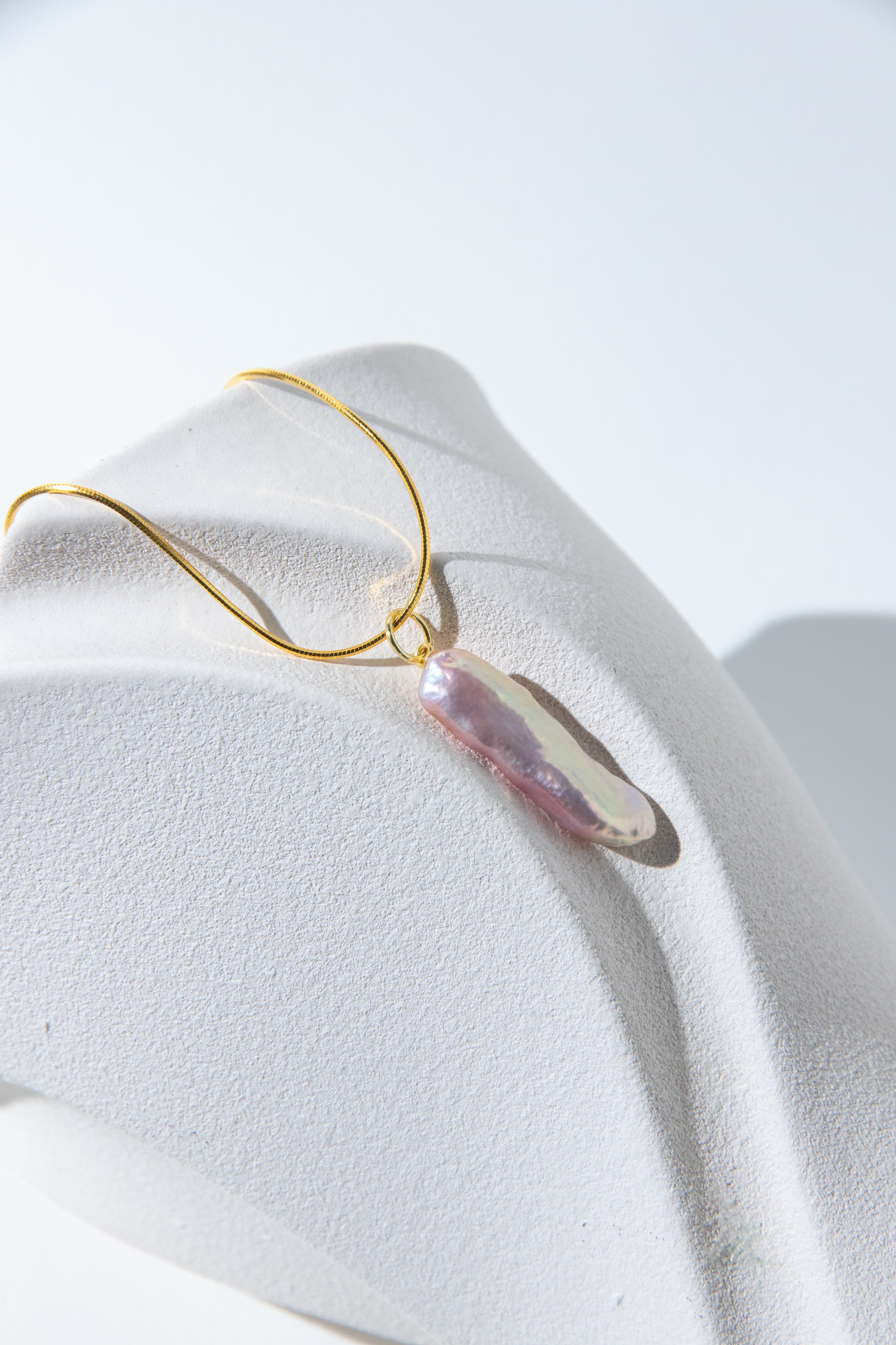 excellent level super metallic light golden+pink seedless pearl set.