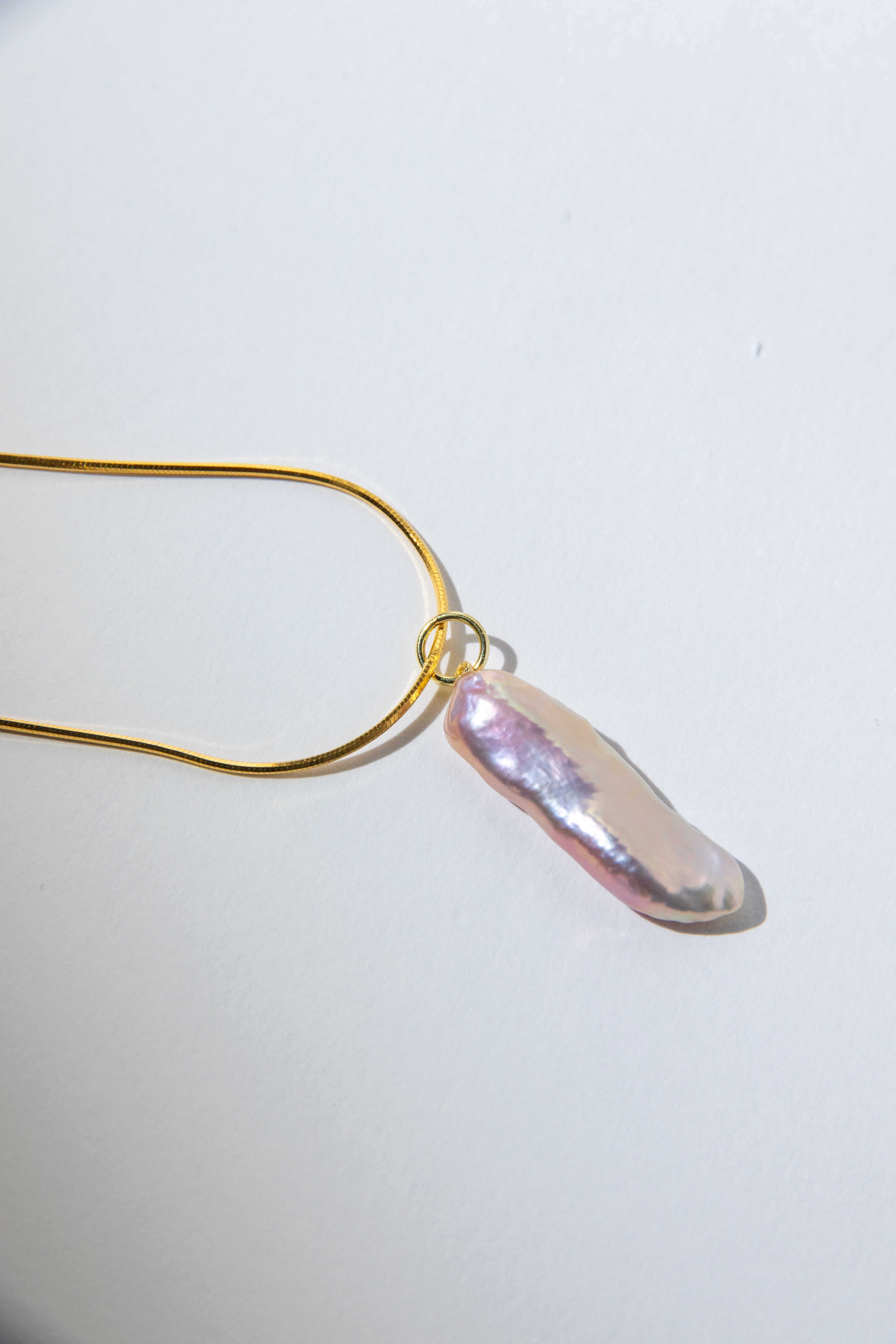 excellent level super metallic light golden+pink seedless pearl set.