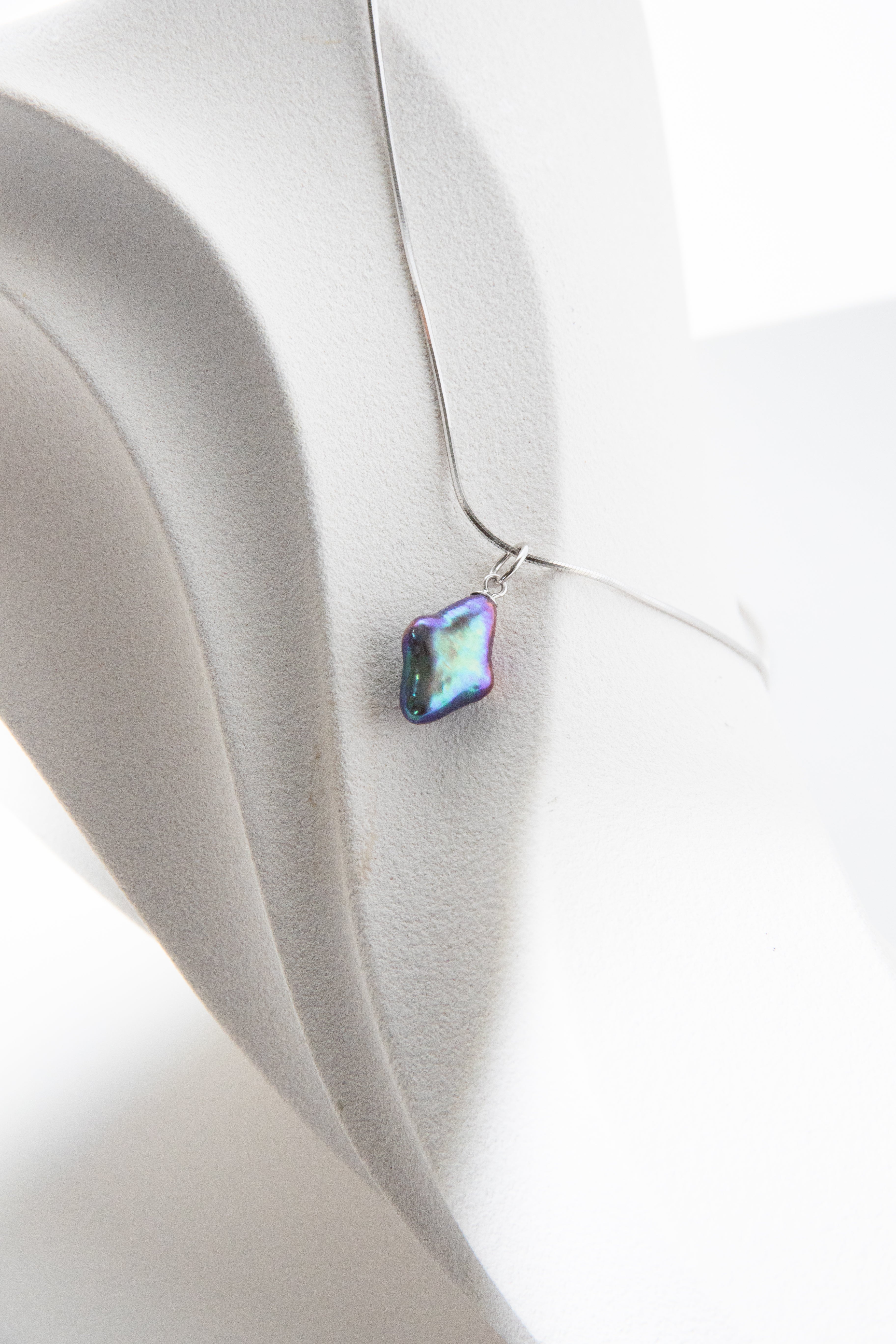 Deep ocean blue-purple colored polar star pendant/whole set
