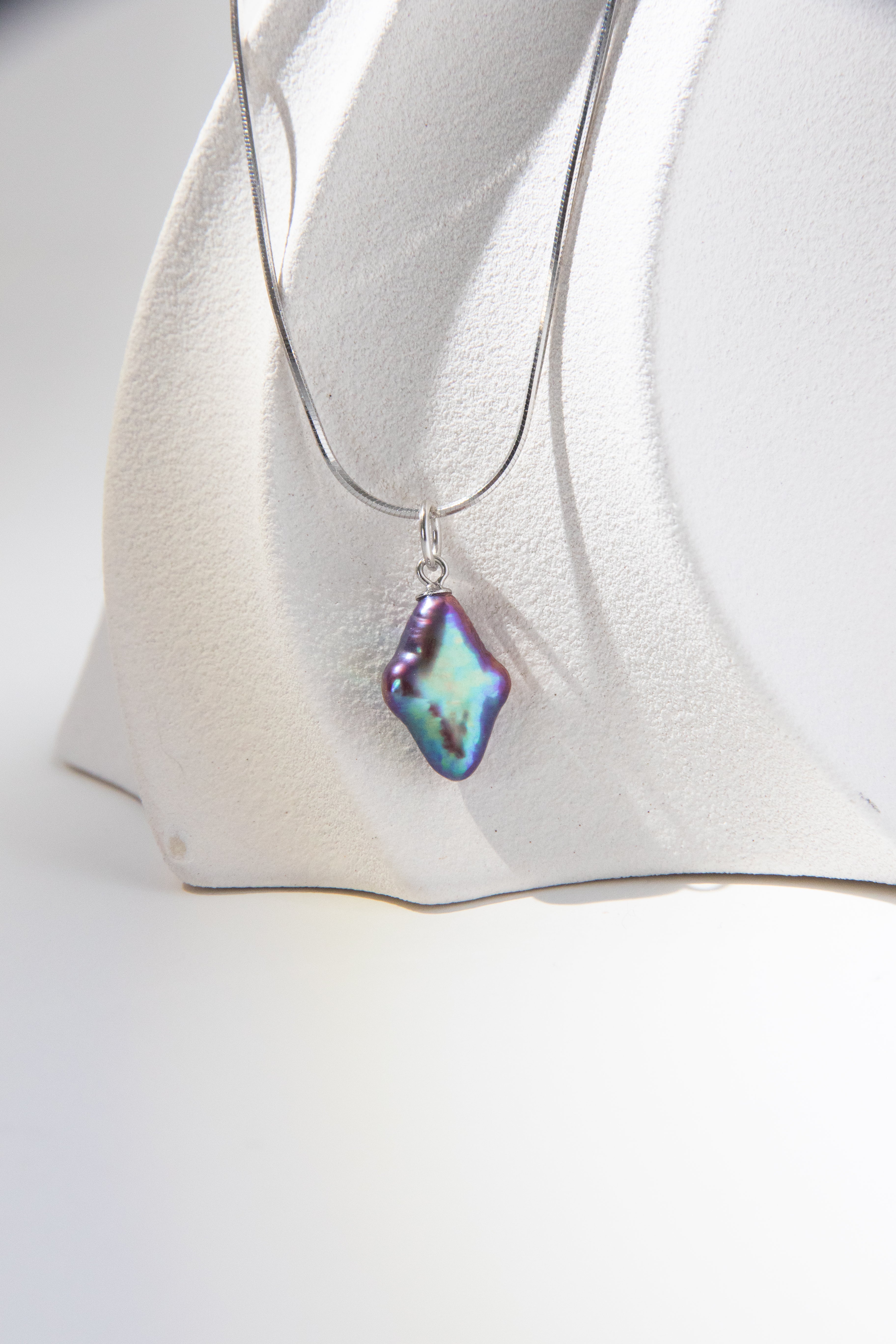 Deep ocean blue-purple colored polar star pendant/whole set