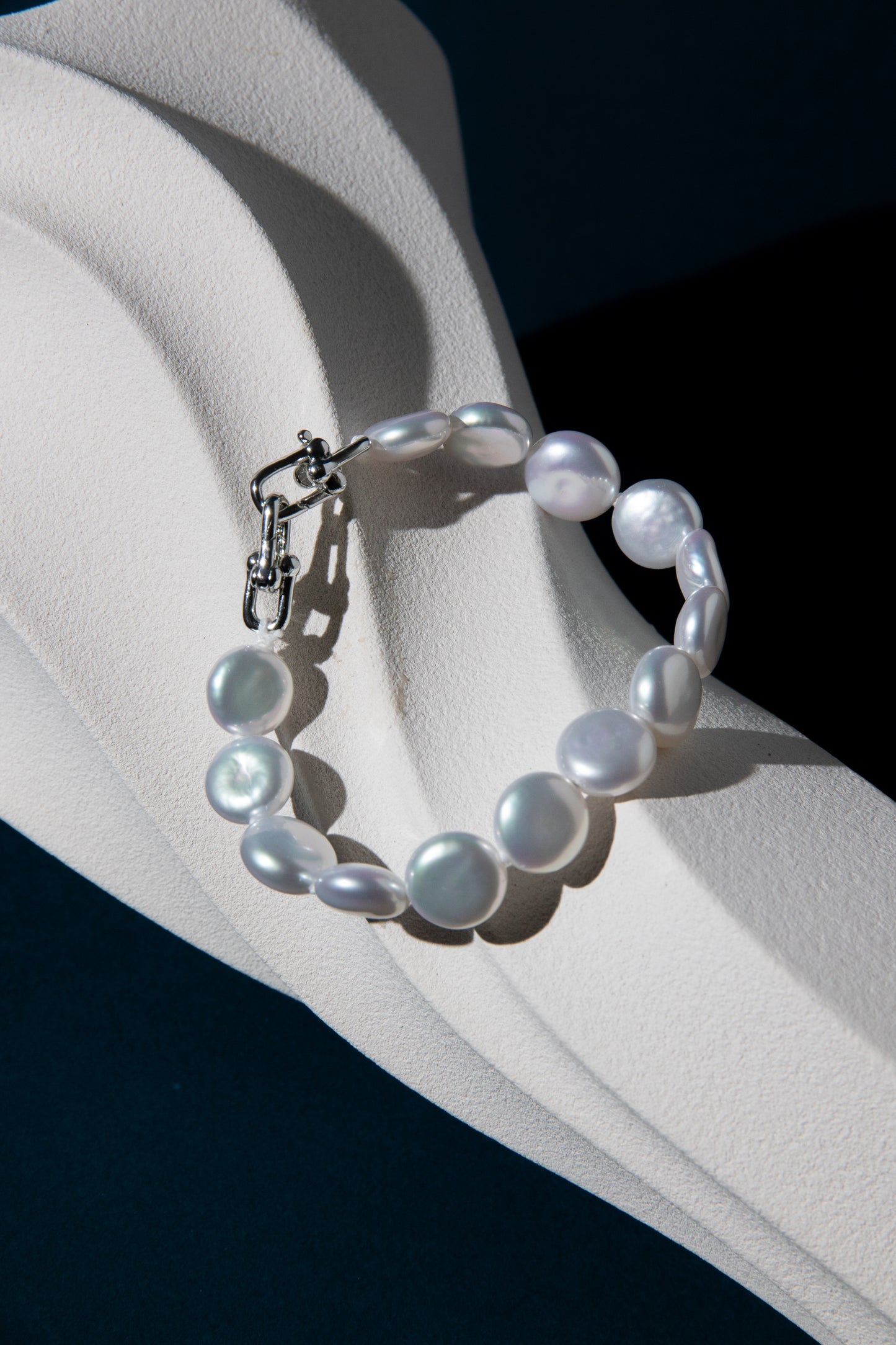 Top excellent level smooth flat button pearls in shiny standard white bracelets.