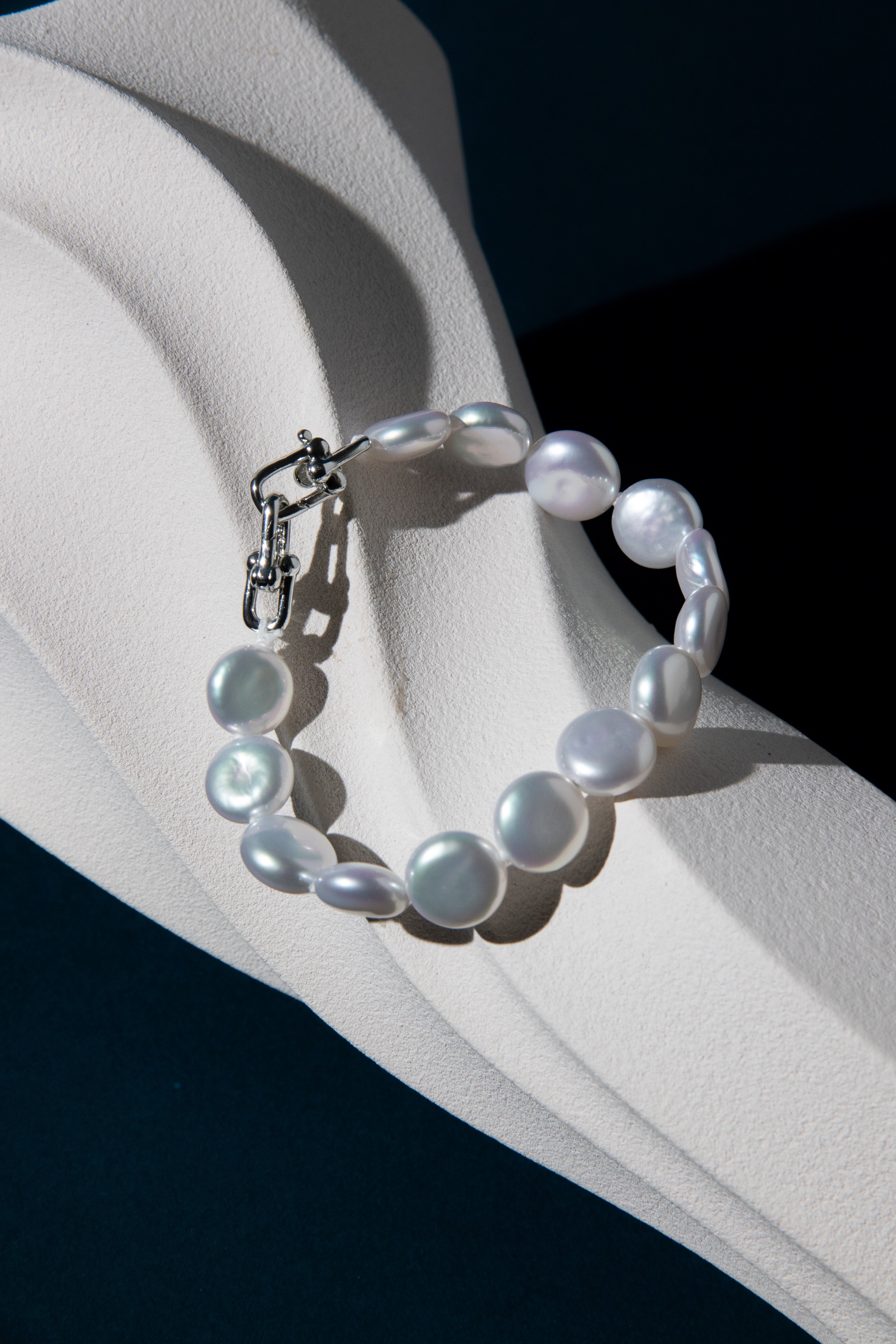 Top excellent level smooth flat button pearls in shiny standard white bracelets.