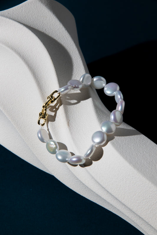 Top excellent level smooth flat button pearls in shiny standard white bracelets.