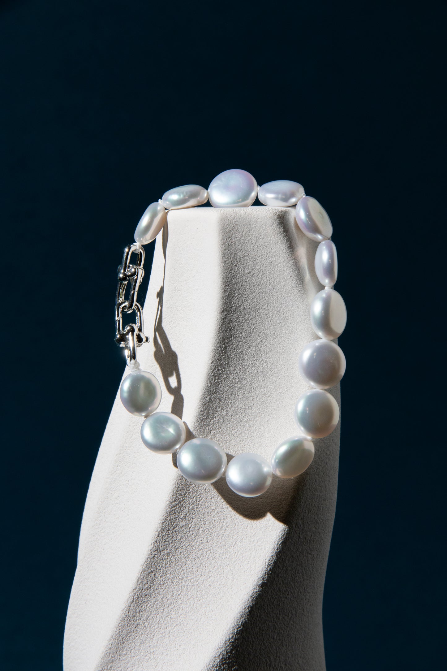 Top excellent level smooth flat button pearls in shiny standard white bracelets.