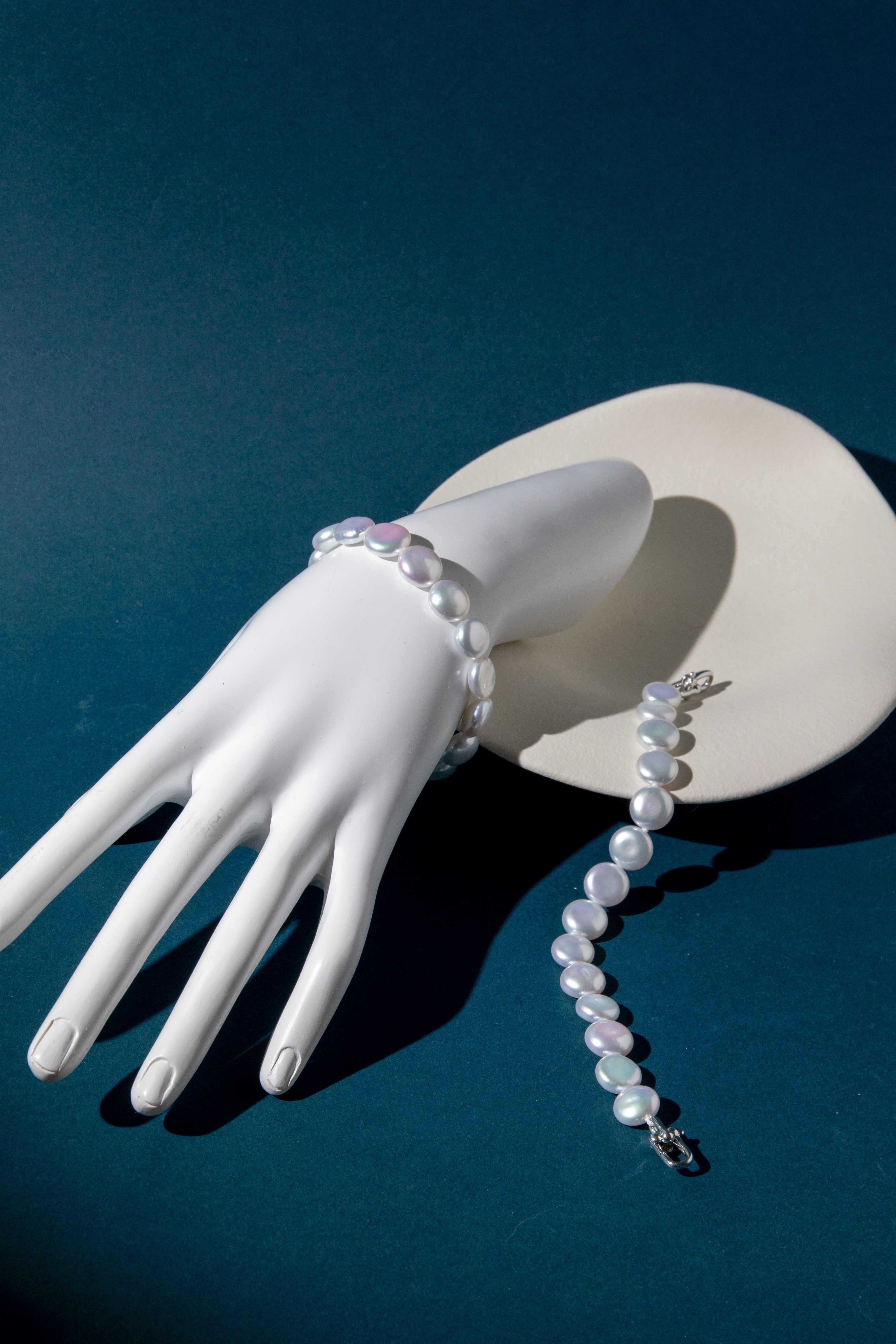 Top excellent level smooth flat button pearls in shiny standard white bracelets.