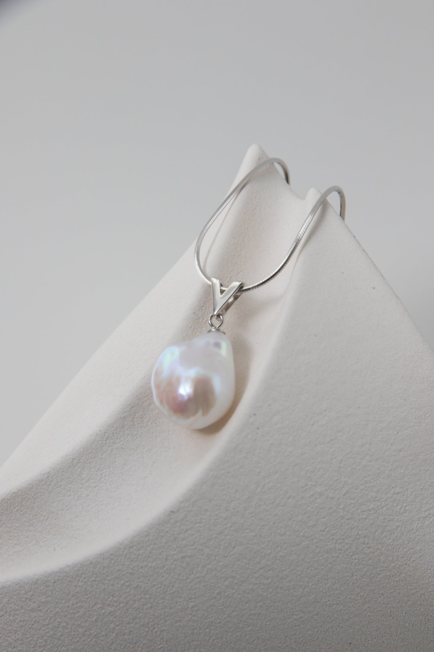 Top excellent level shiny standard white medium sized baroque pearl necklace-Nr.3