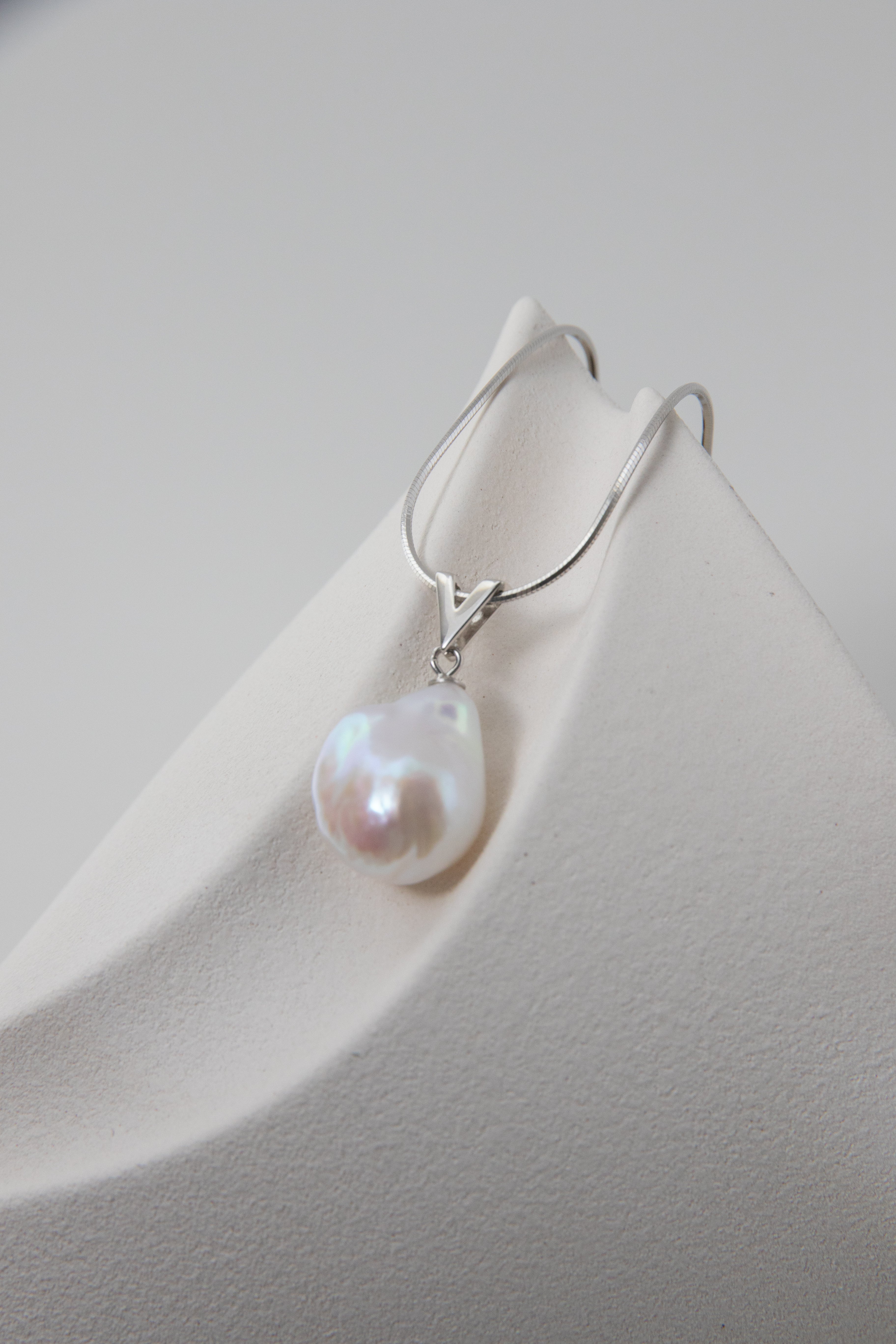 Top excellent level shiny standard white medium sized baroque pearl necklace-Nr.3