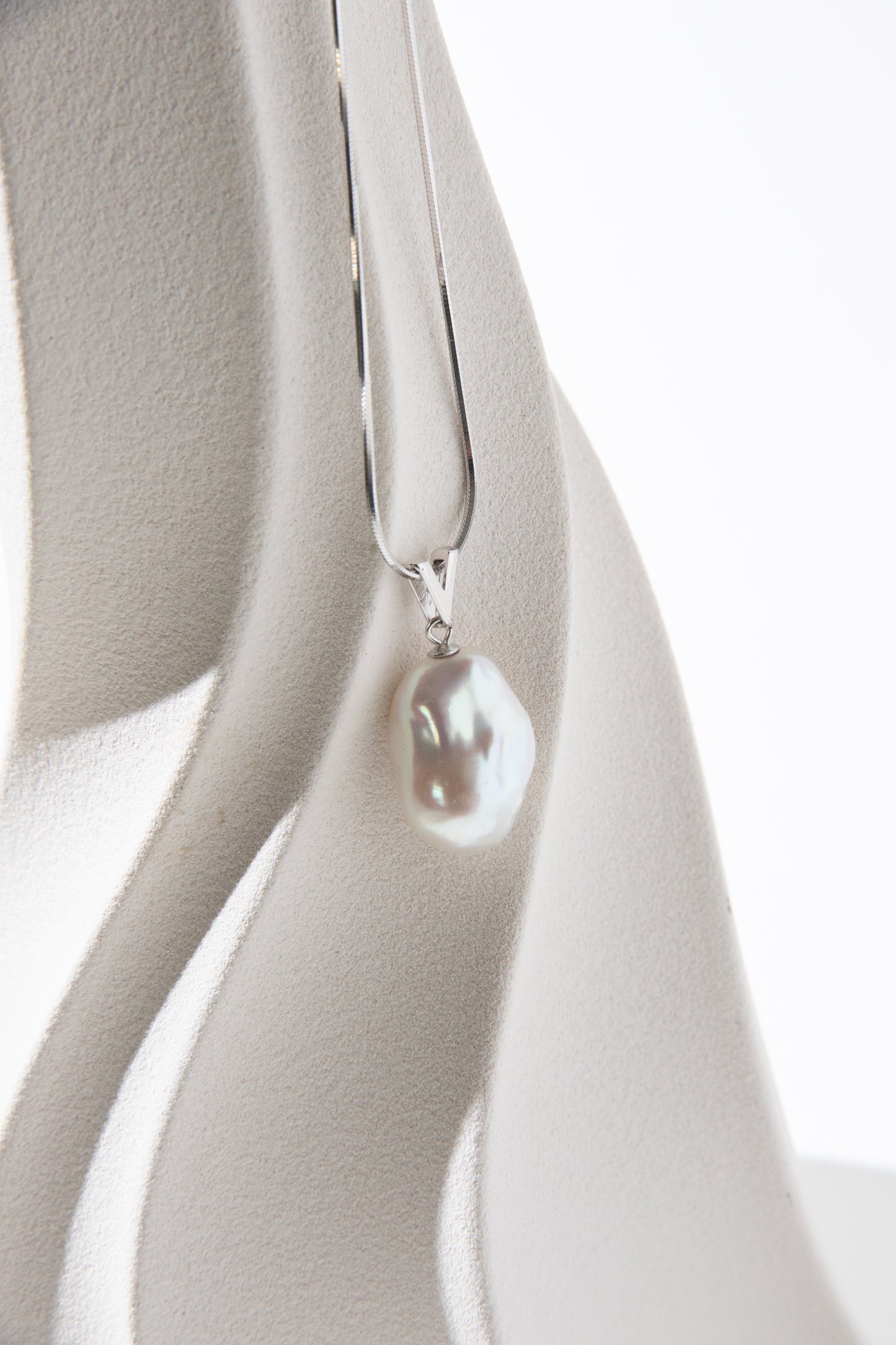 Top excellent level shiny standard white medium sized baroque pearl necklace-Nr.2