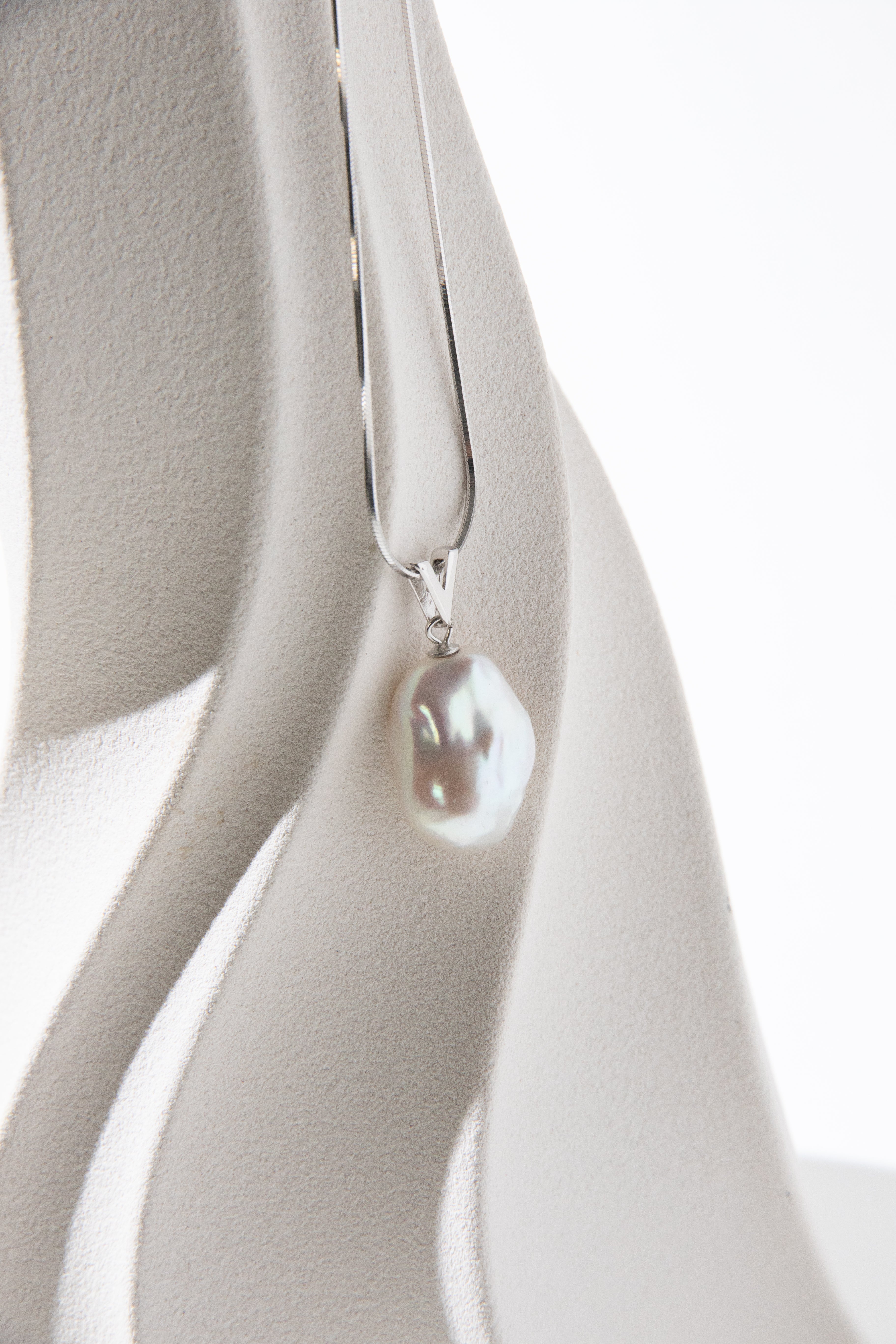 Top excellent level shiny standard white medium sized baroque pearl necklace-Nr.2