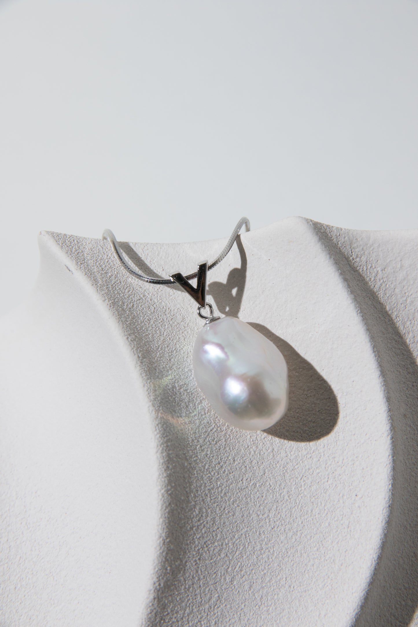 Top excellent level shiny standard white medium sized baroque pearl necklace-Nr.2