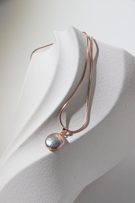 Metallic natural rosegold button pearl necklace set.