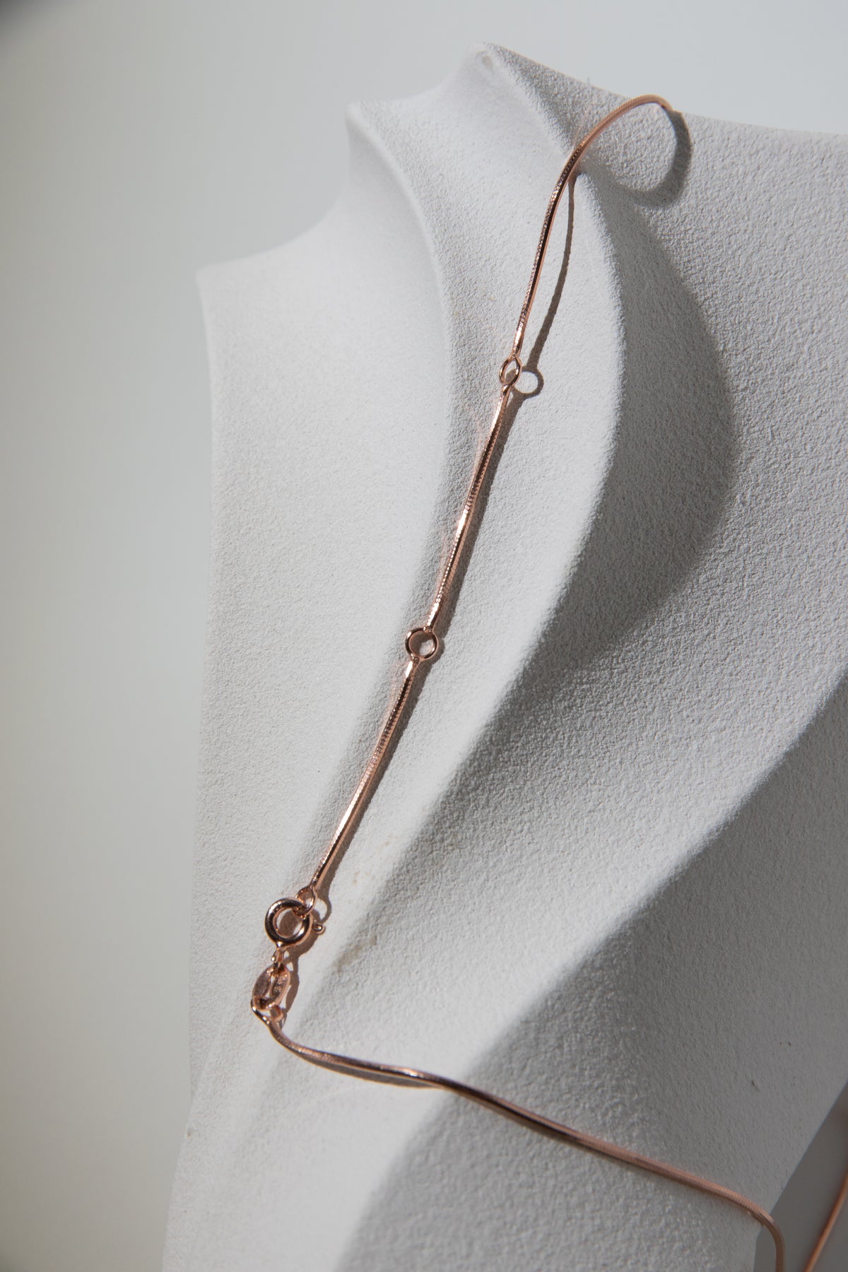 Metallic natural rosegold button pearl necklace set.
