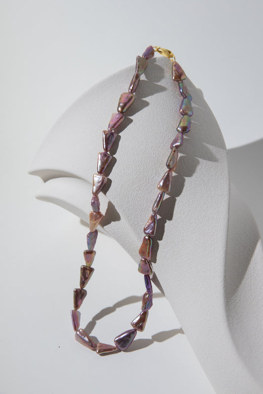 Direction pearl necklace-natural purple colored triangle pearls in silver/ gold plated silverclasps.