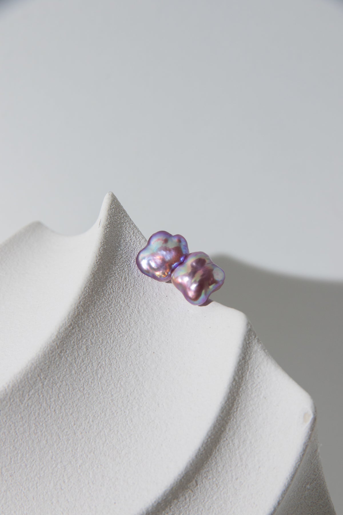 Lavender lilac color clover pearl ear studs-excellent level-NR.5
