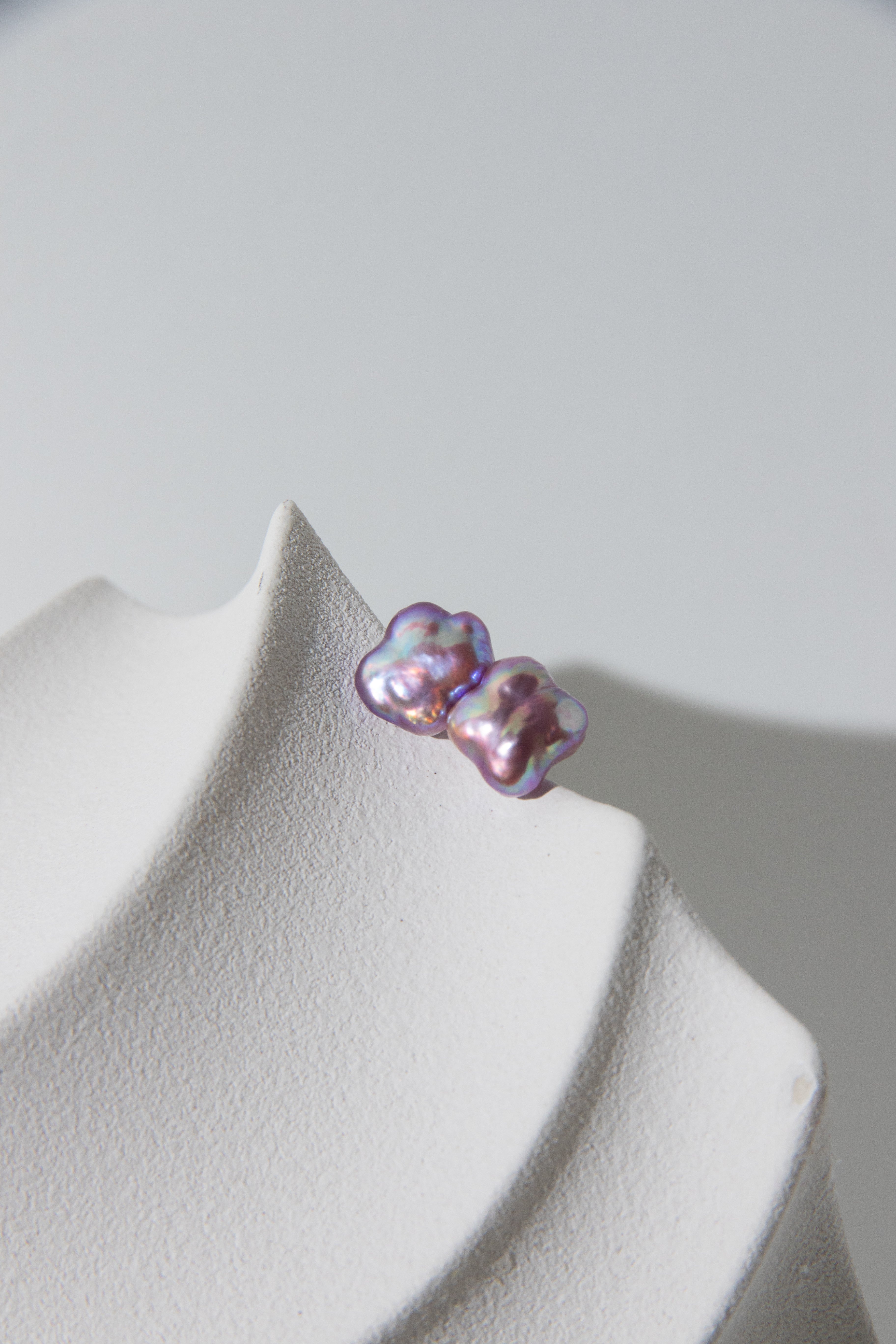 Lavender lilac color clover pearl ear studs-excellent level-NR.5
