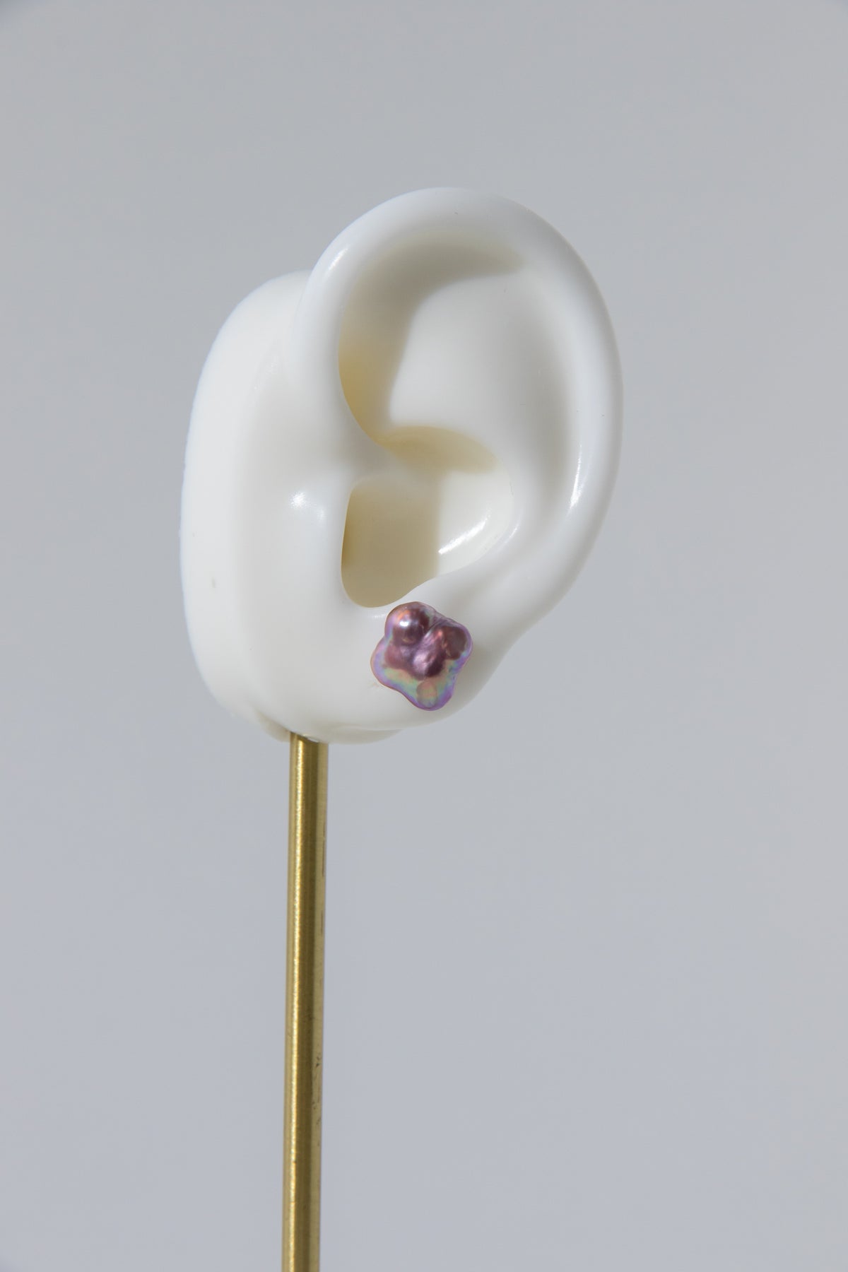 Lavender lilac color clover pearl ear studs-excellent level-NR.5