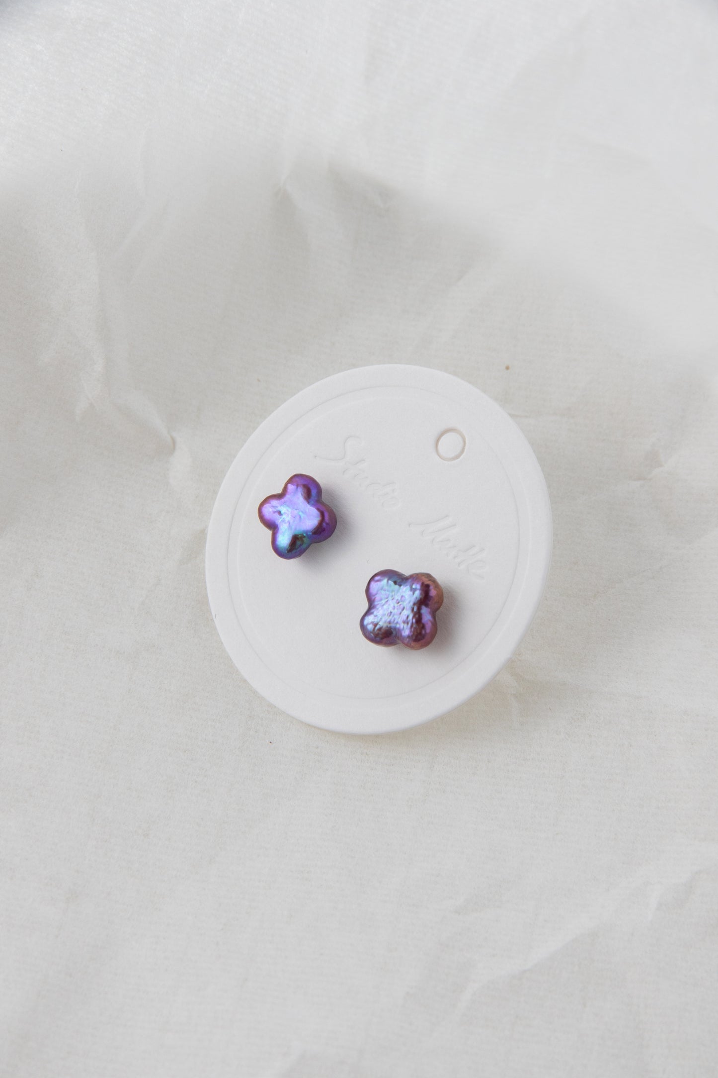 Vivid sharp grape purple clover pearl ear studs-excellent level-Nr.3