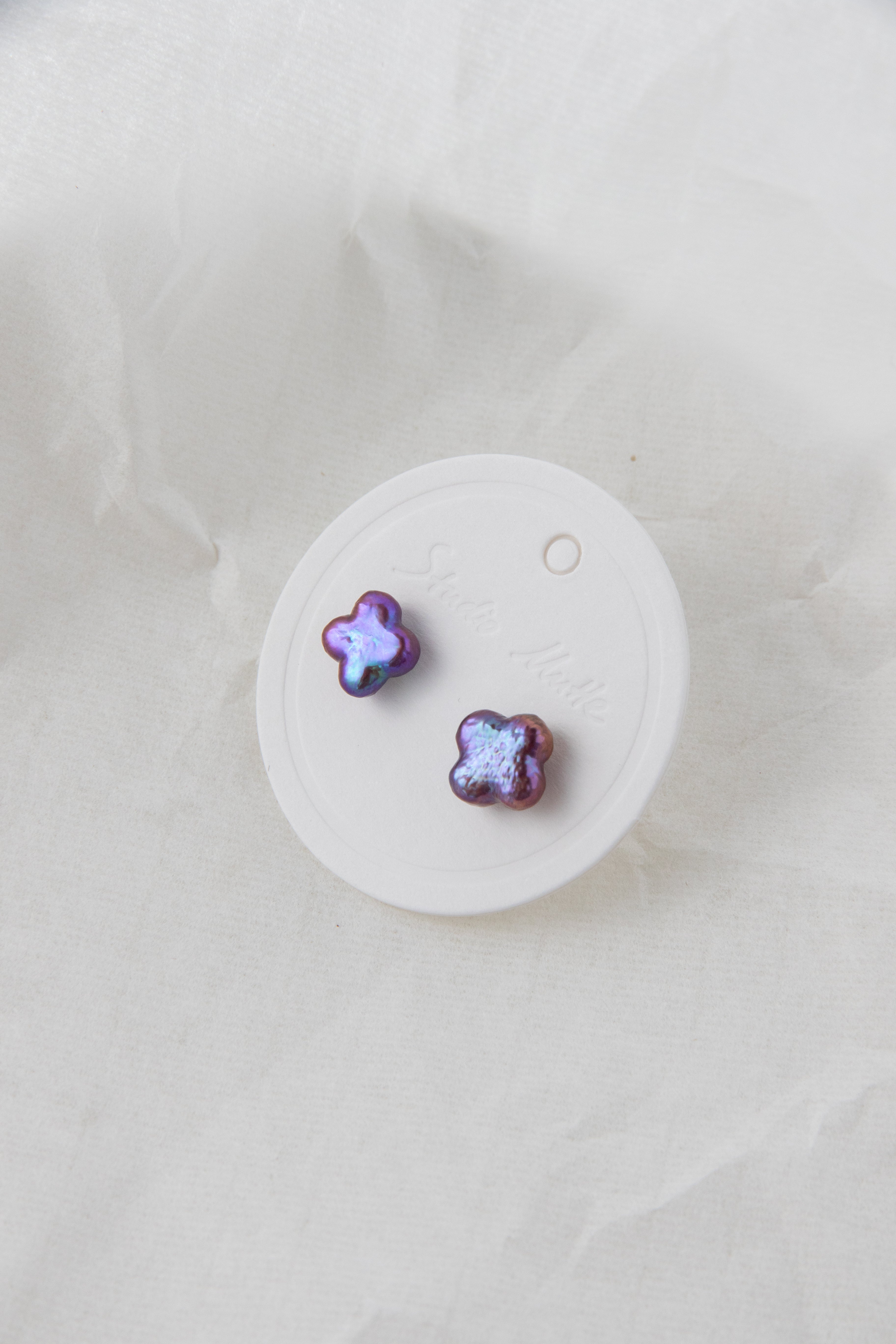 Vivid sharp grape purple clover pearl ear studs-excellent level-Nr.3