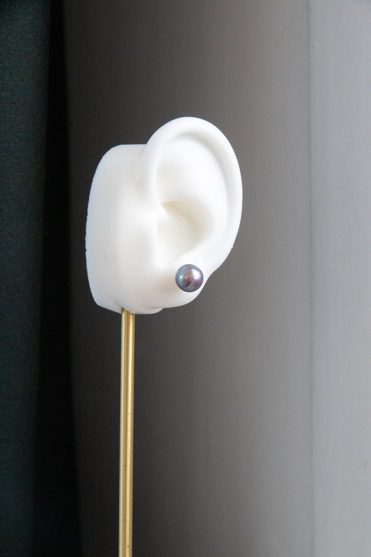 Natural blue hue round pearl studs- excellent level-Nr.2
