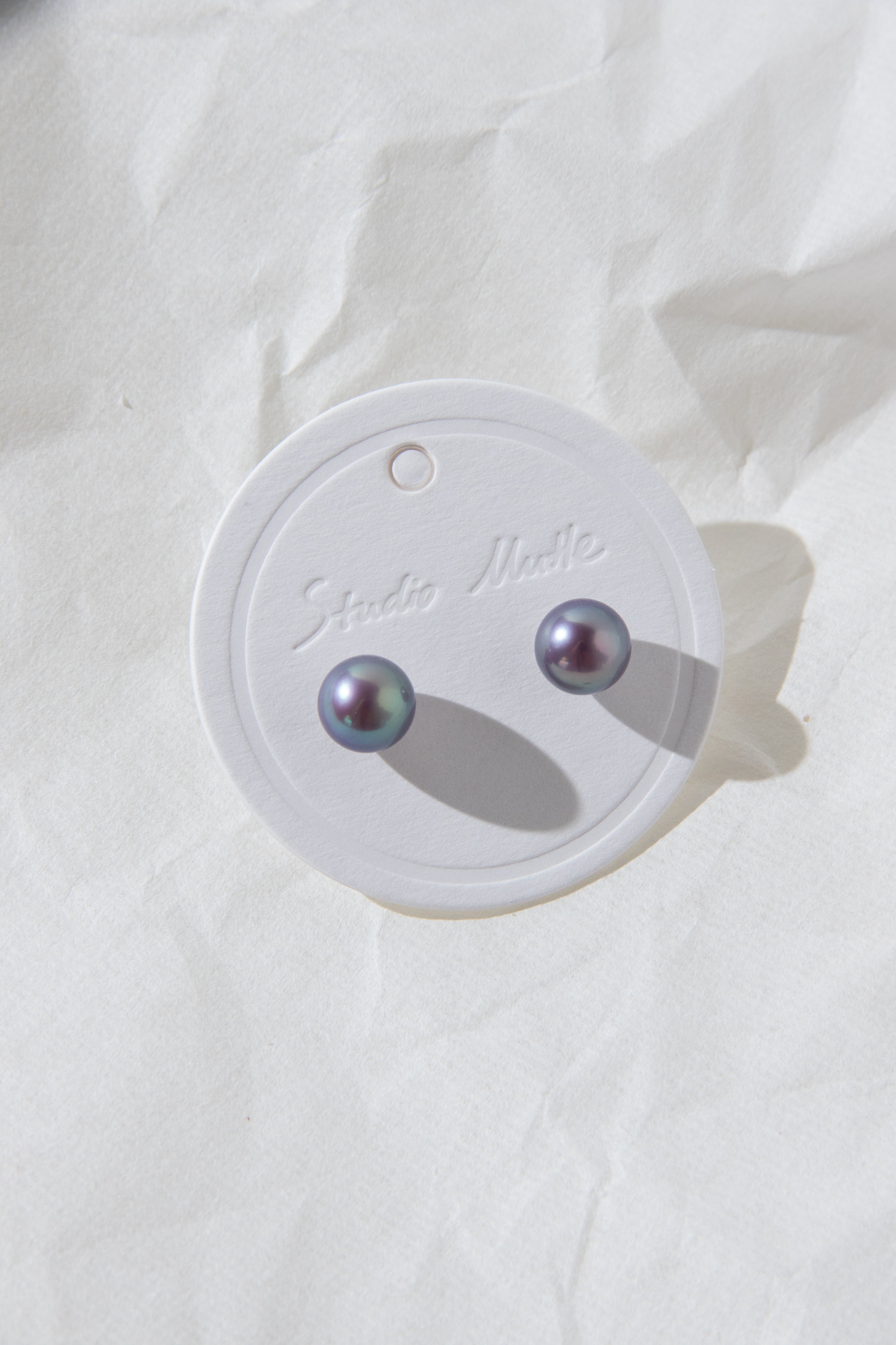 Natural blue hue round pearl studs- excellent level-Nr.2
