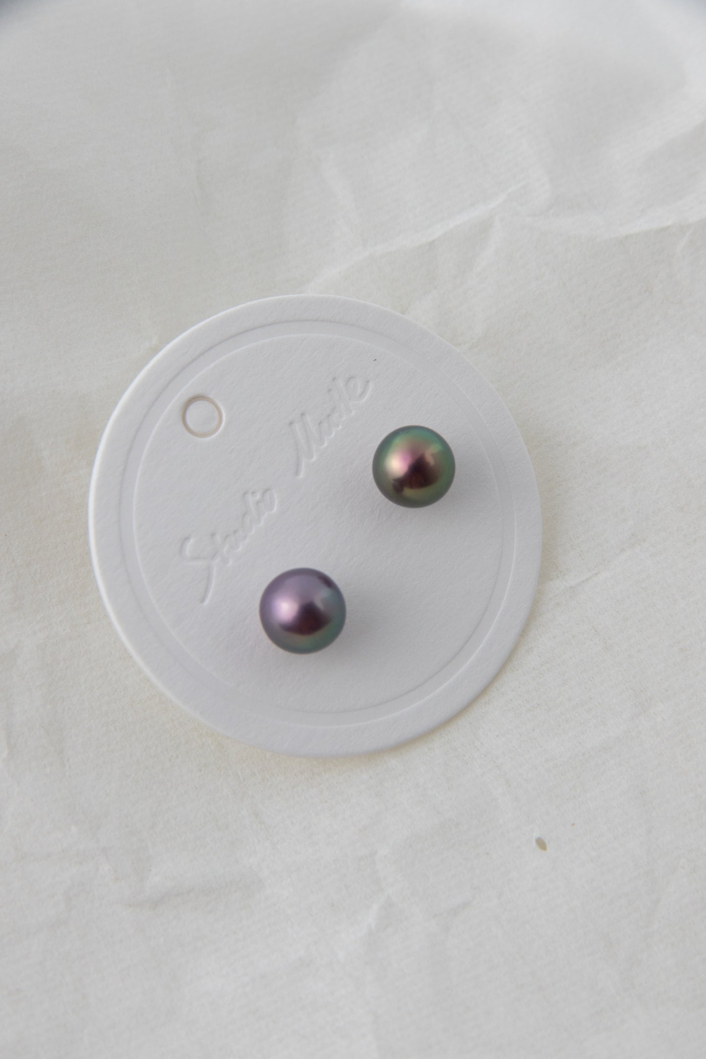 Perfect round pearl studs in green and purple colors- excellent level -Nr.3