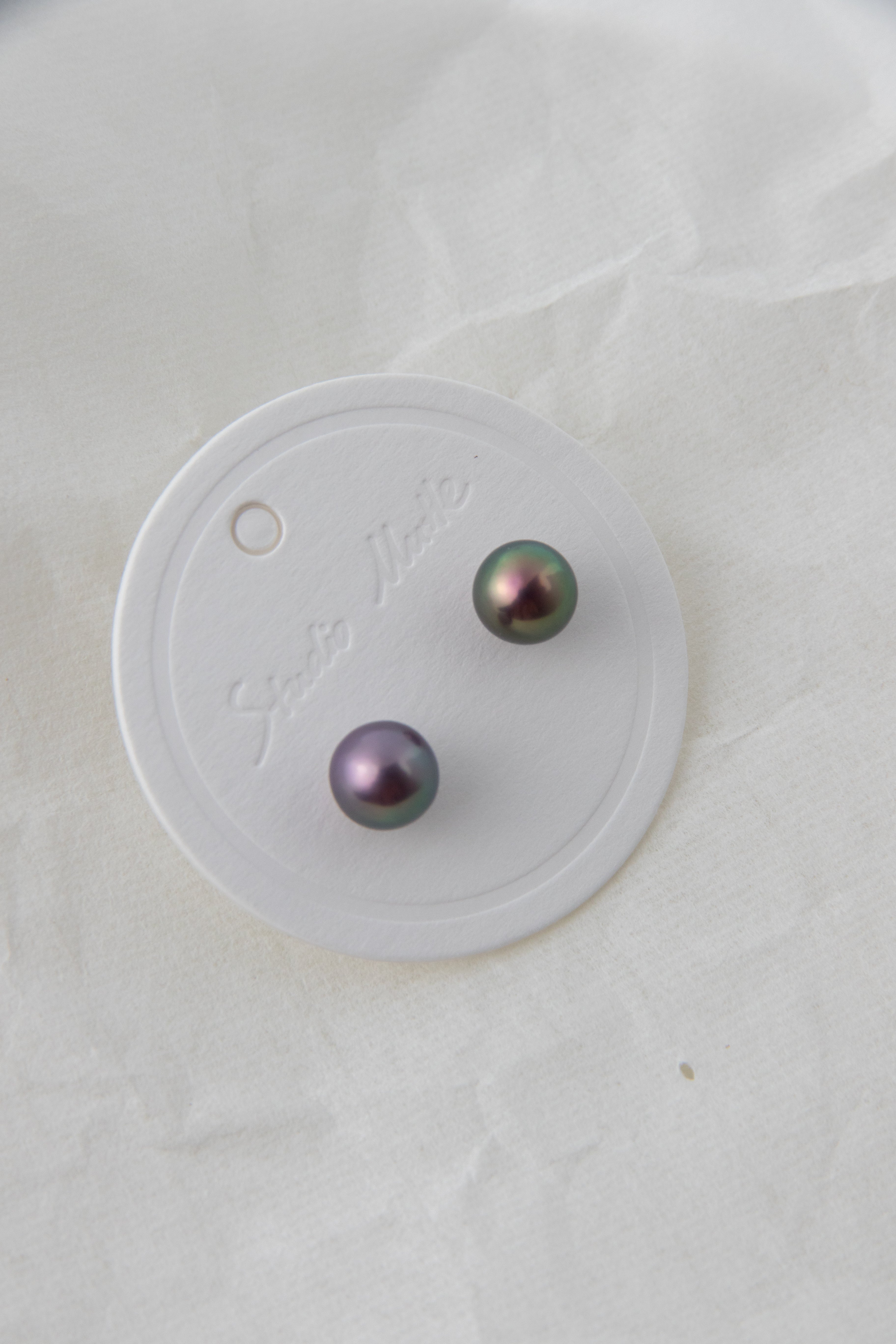 Perfect round pearl studs in green and purple colors- excellent level -Nr.3