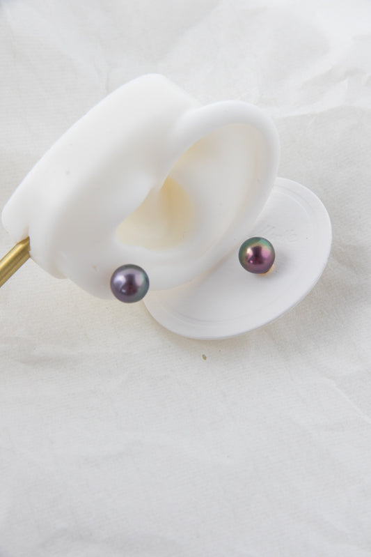Perfect round pearl studs in green and purple colors- excellent level -Nr.3