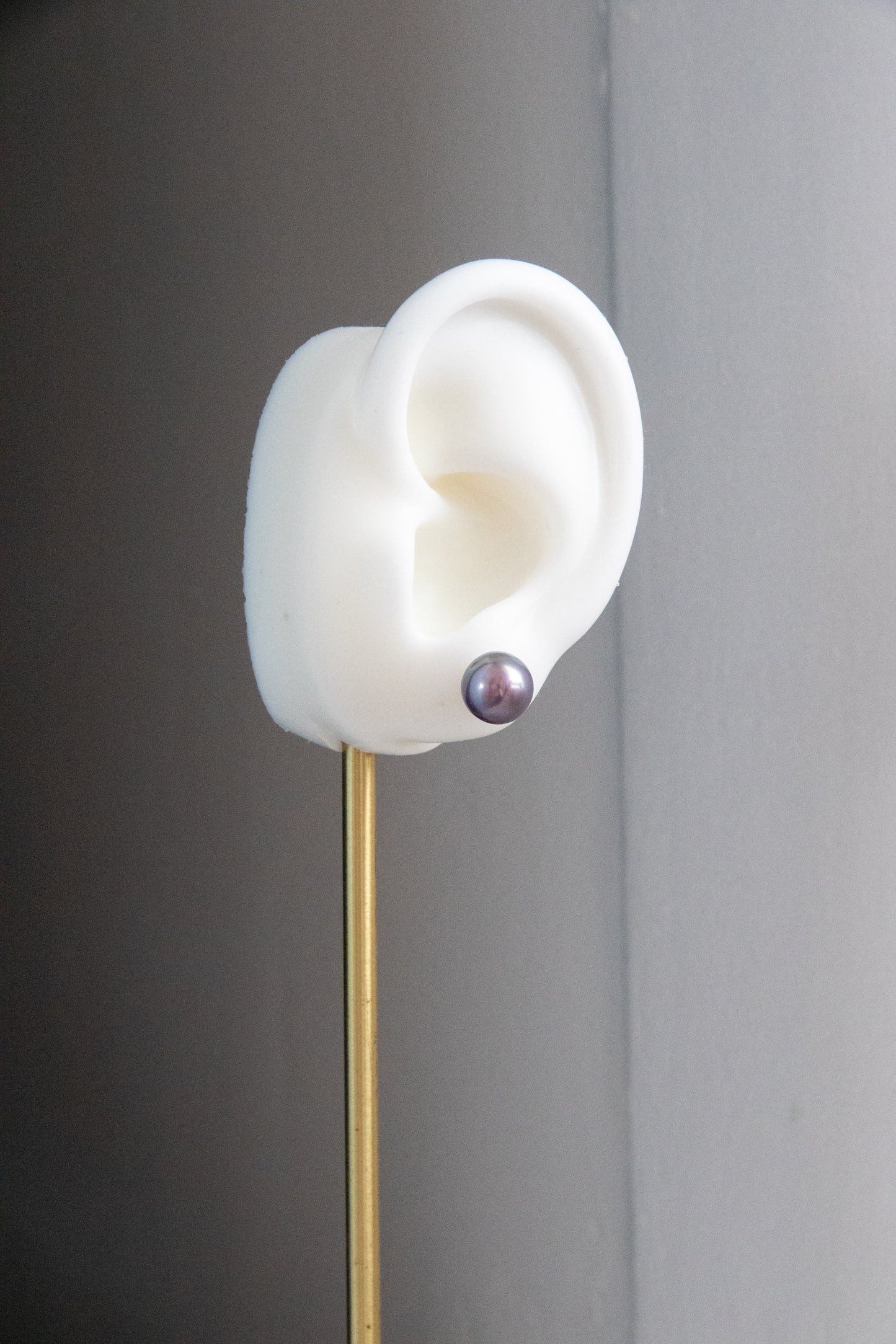 Perfect round pearl studs in green and purple colors- excellent level -Nr.3